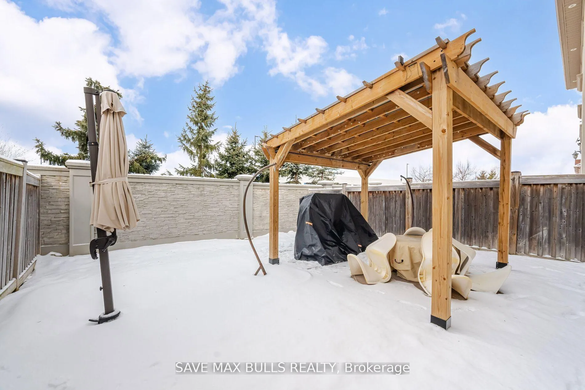 Photo 39 of 26 Beachville Circle, Brampton, Credit Valley — HOMEH