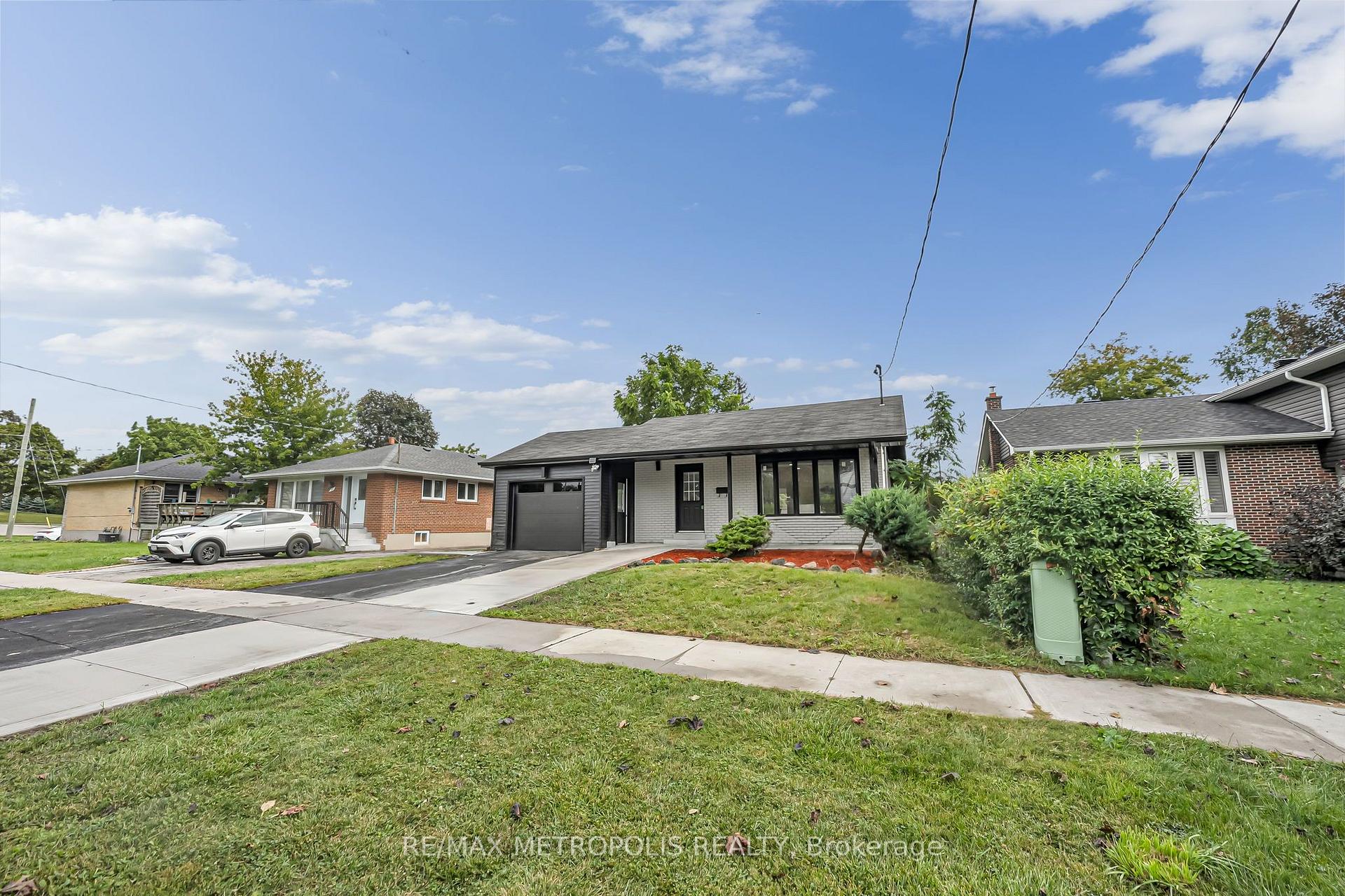 Photo 2 of 205 Clemence Avenue, Whitby, Downtown Whitby — HOMEH