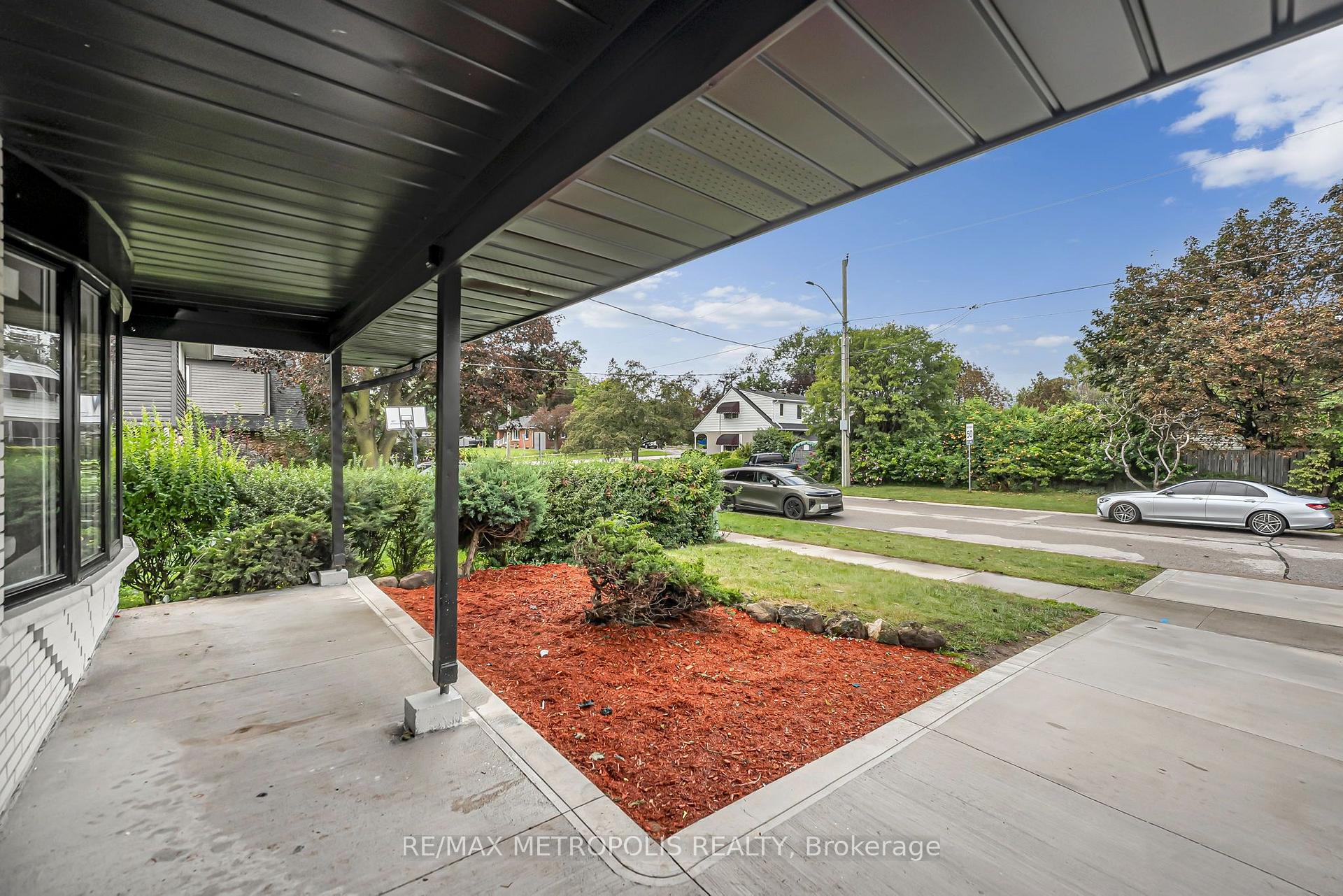 Photo 5 of 205 Clemence Avenue, Whitby, Downtown Whitby — HOMEH