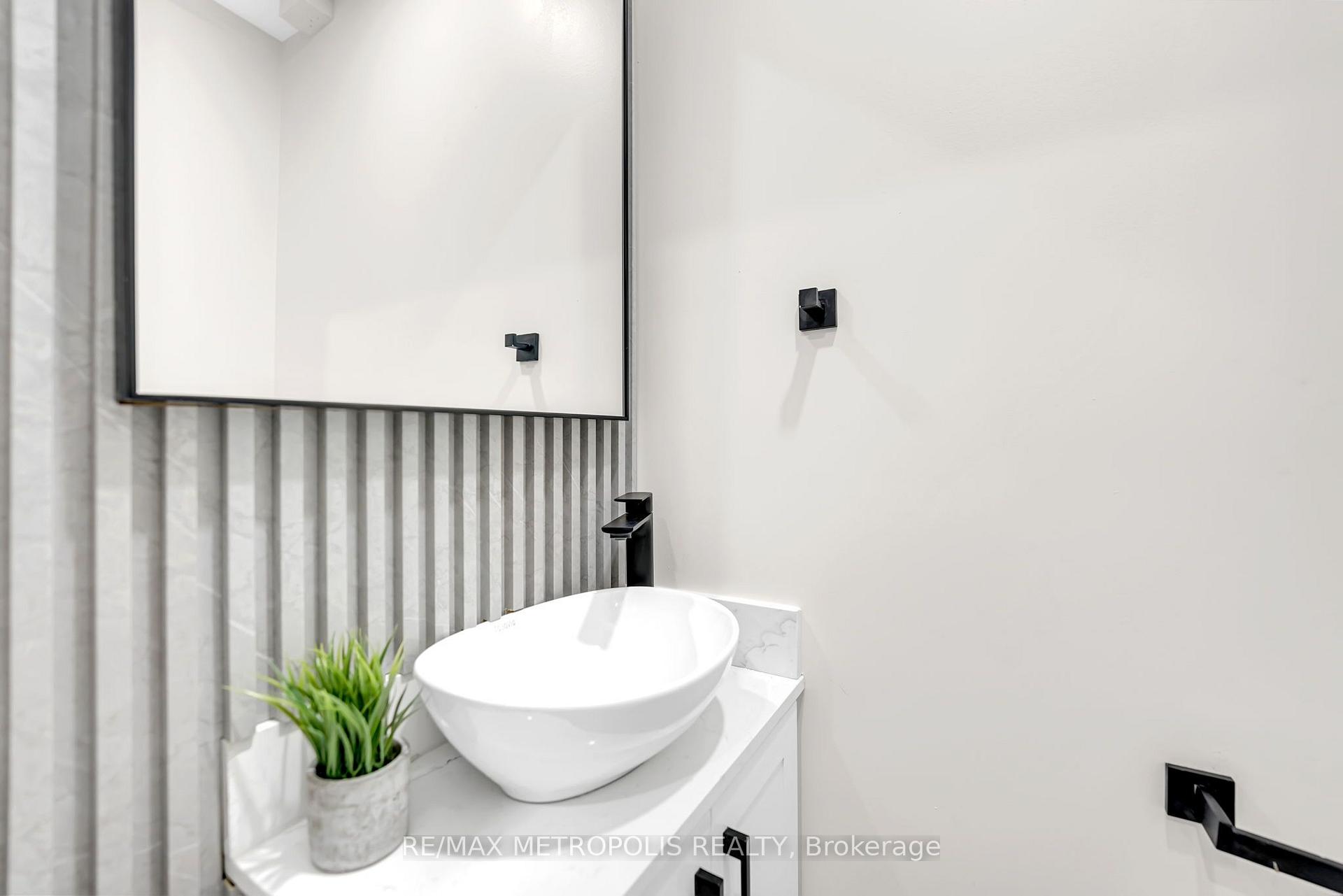 Photo 7 of 205 Clemence Avenue, Whitby, Downtown Whitby — HOMEH