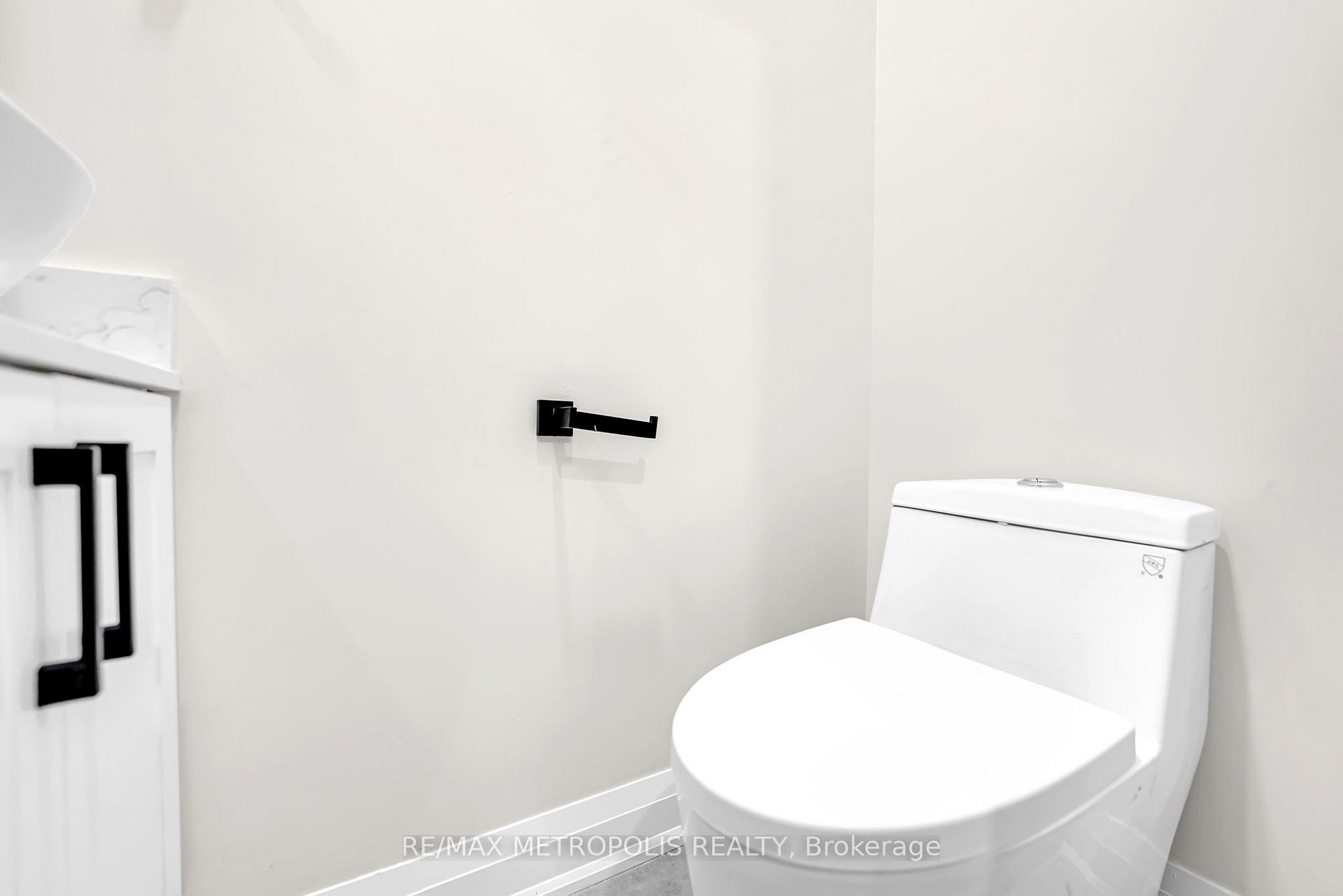Photo 8 of 205 Clemence Avenue, Whitby, Downtown Whitby — HOMEH