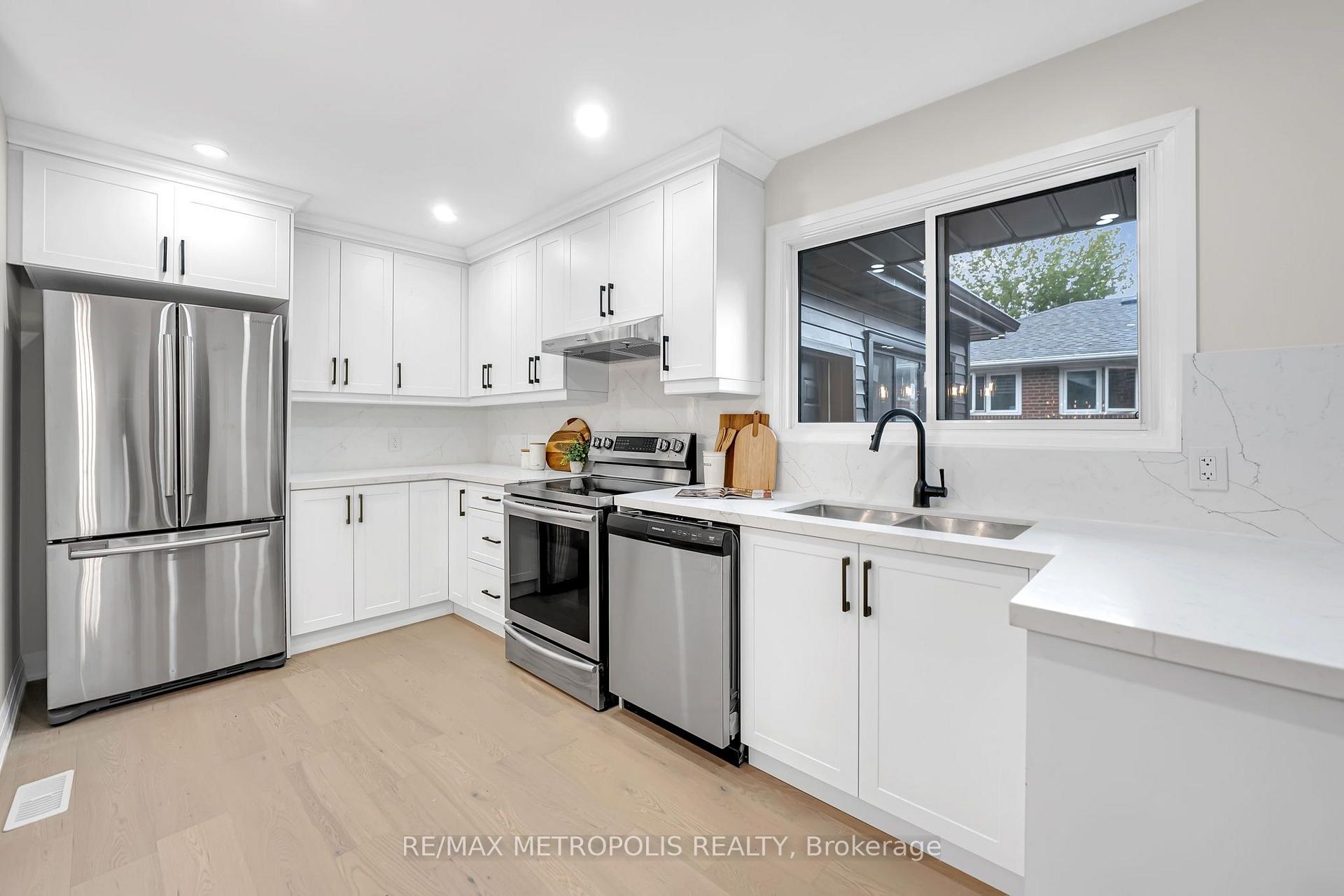 Photo 15 of 205 Clemence Avenue, Whitby, Downtown Whitby — HOMEH
