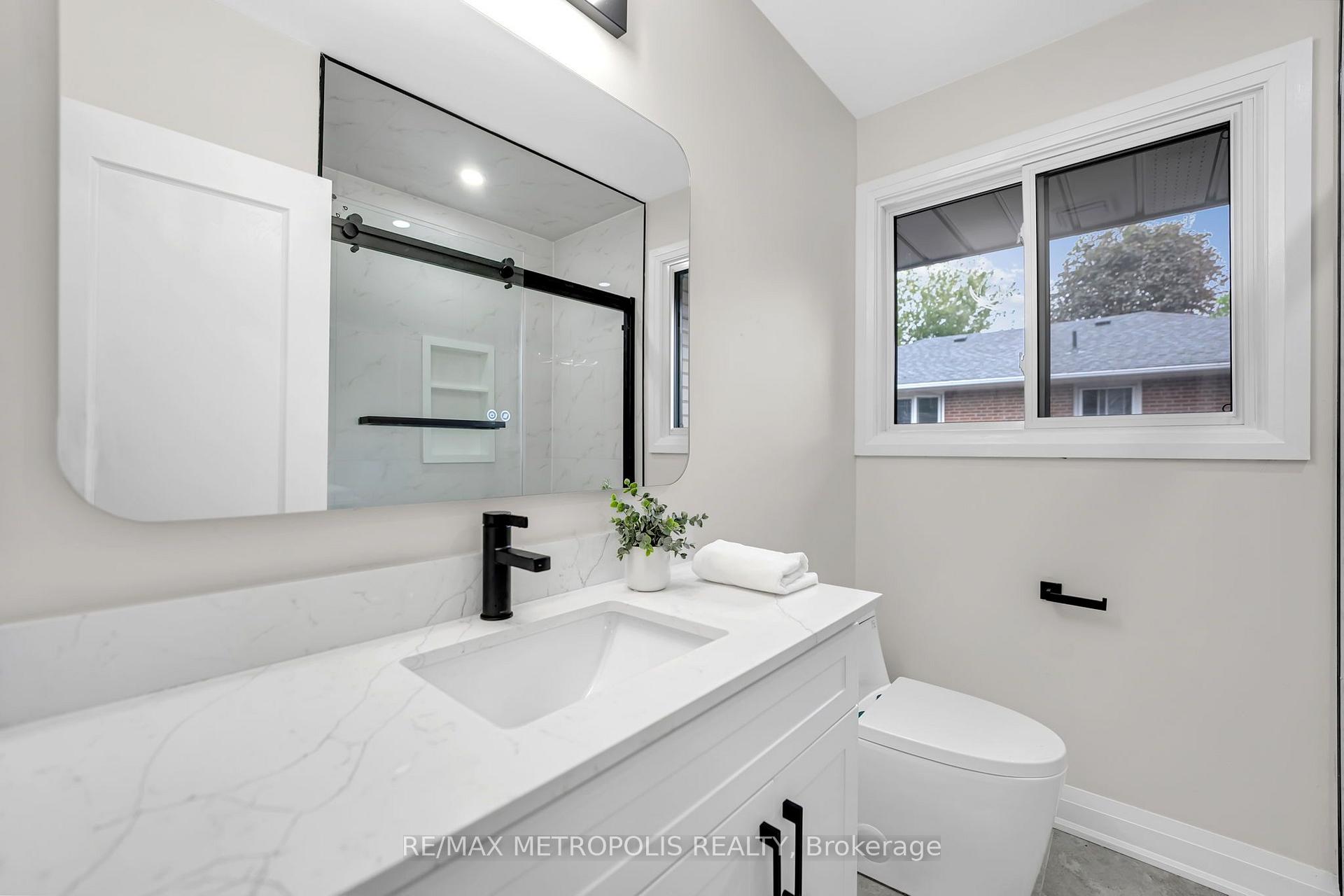 Photo 18 of 205 Clemence Avenue, Whitby, Downtown Whitby — HOMEH