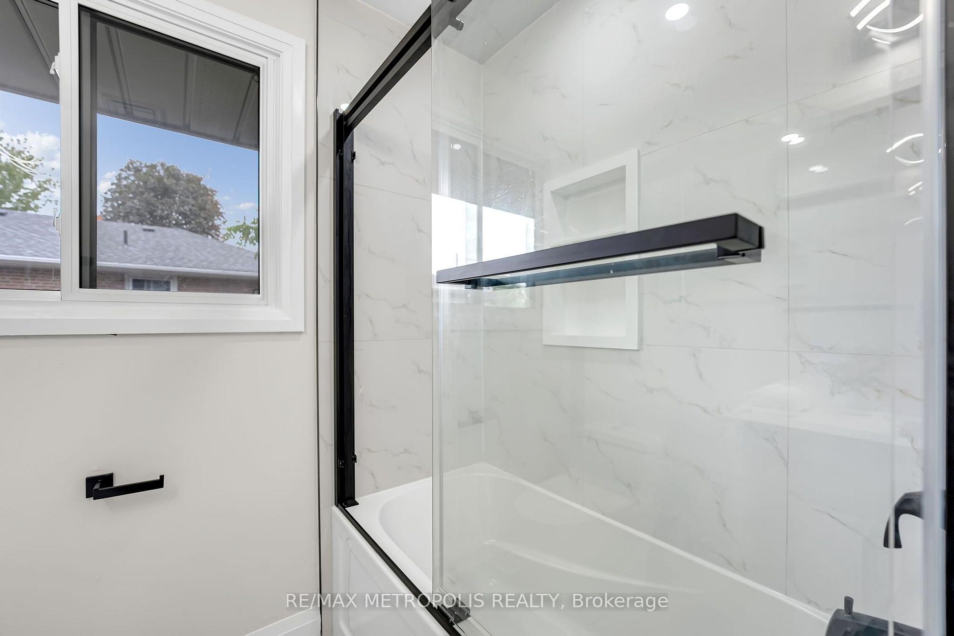 Photo 19 of 205 Clemence Avenue, Whitby, Downtown Whitby — HOMEH