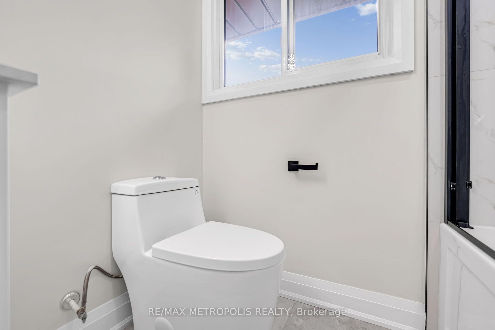 Photo 20 of 205 Clemence Avenue, Whitby, Downtown Whitby — HOMEH