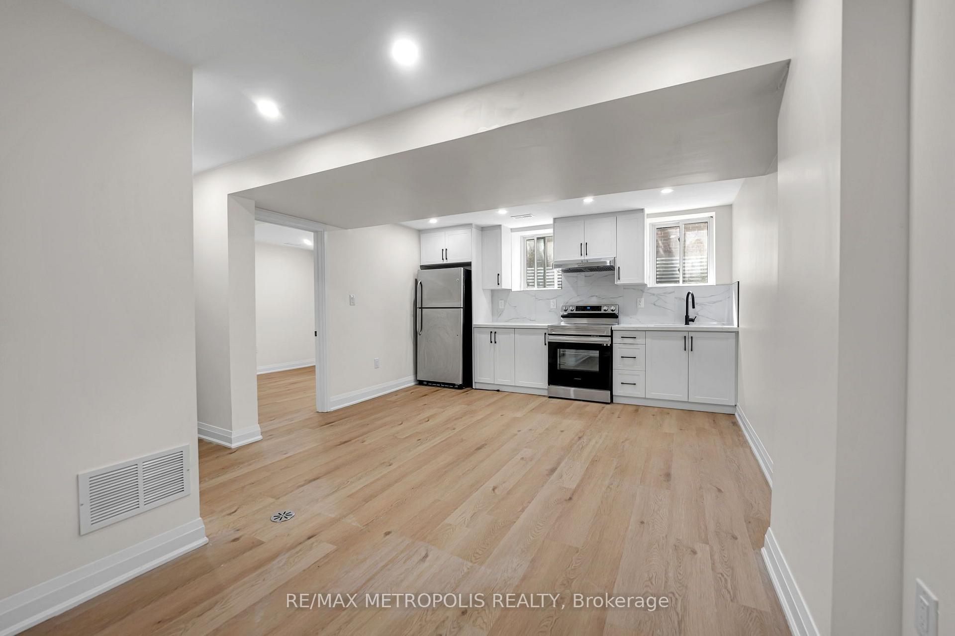 Photo 25 of 205 Clemence Avenue, Whitby, Downtown Whitby — HOMEH
