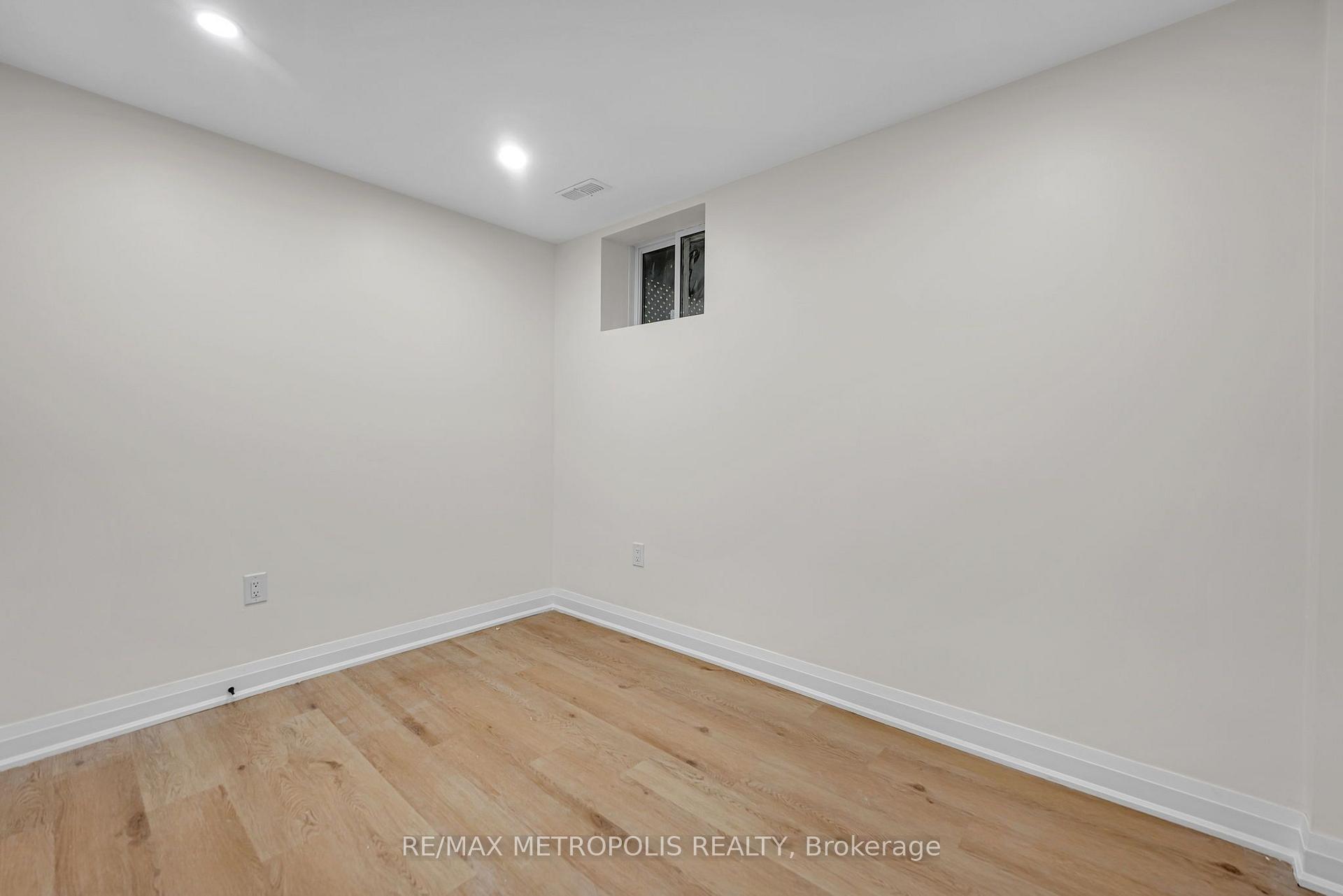 Photo 32 of 205 Clemence Avenue, Whitby, Downtown Whitby — HOMEH