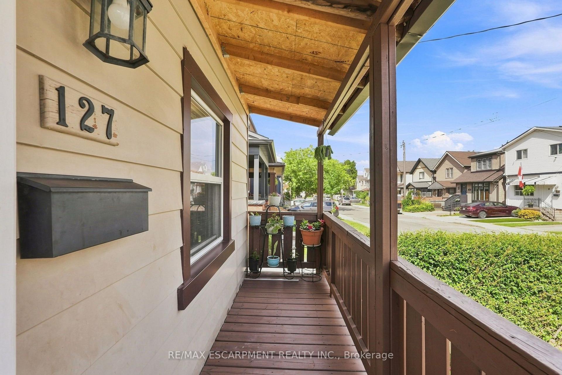 Photo 2 of 127 Park Row N, Hamilton, Crown Point — HOMEH