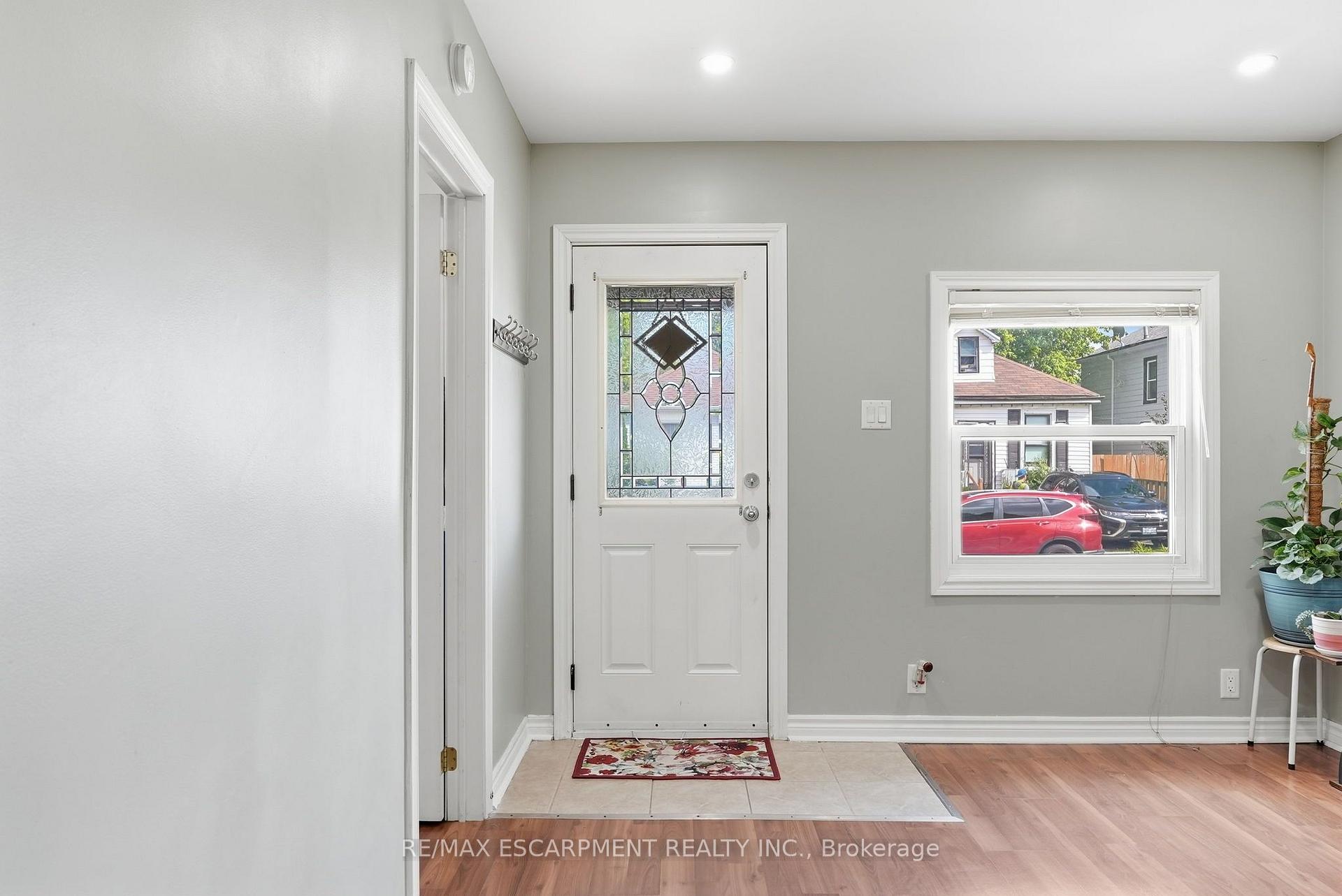 Photo 3 of 127 Park Row N, Hamilton, Crown Point — HOMEH