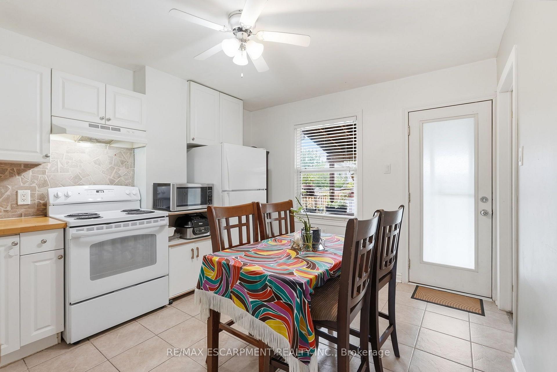 Photo 7 of 127 Park Row N, Hamilton, Crown Point — HOMEH