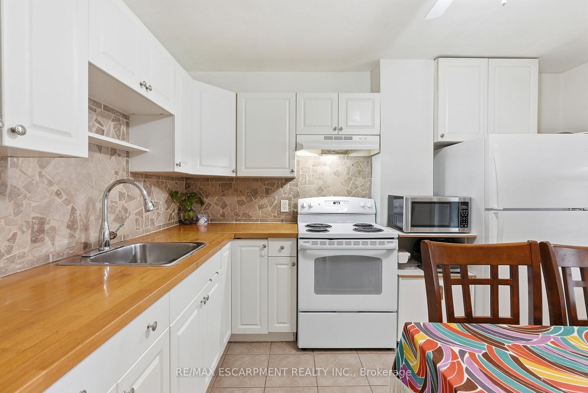 Photo 9 of 127 Park Row N, Hamilton, Crown Point — HOMEH