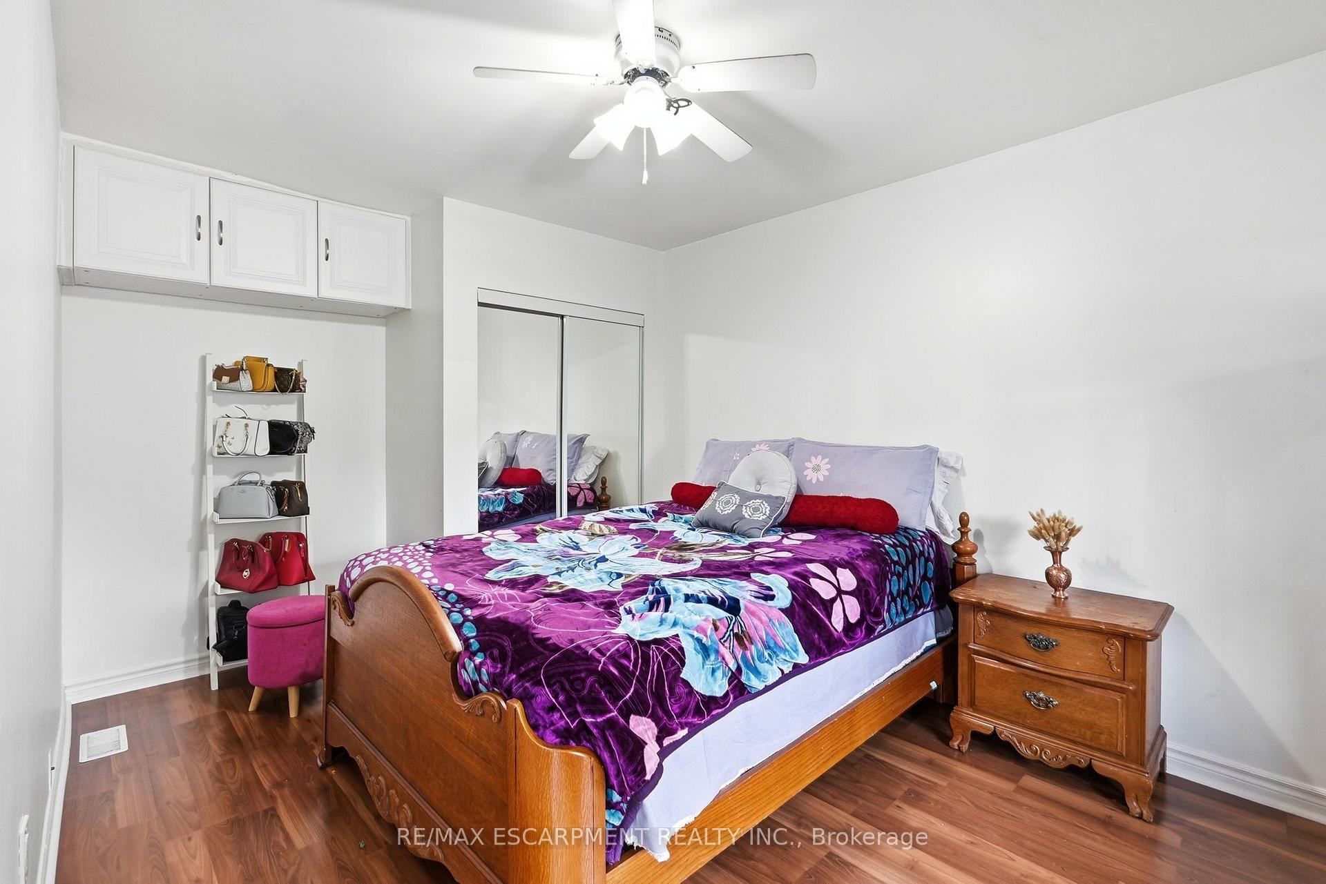 Photo 14 of 127 Park Row N, Hamilton, Crown Point — HOMEH