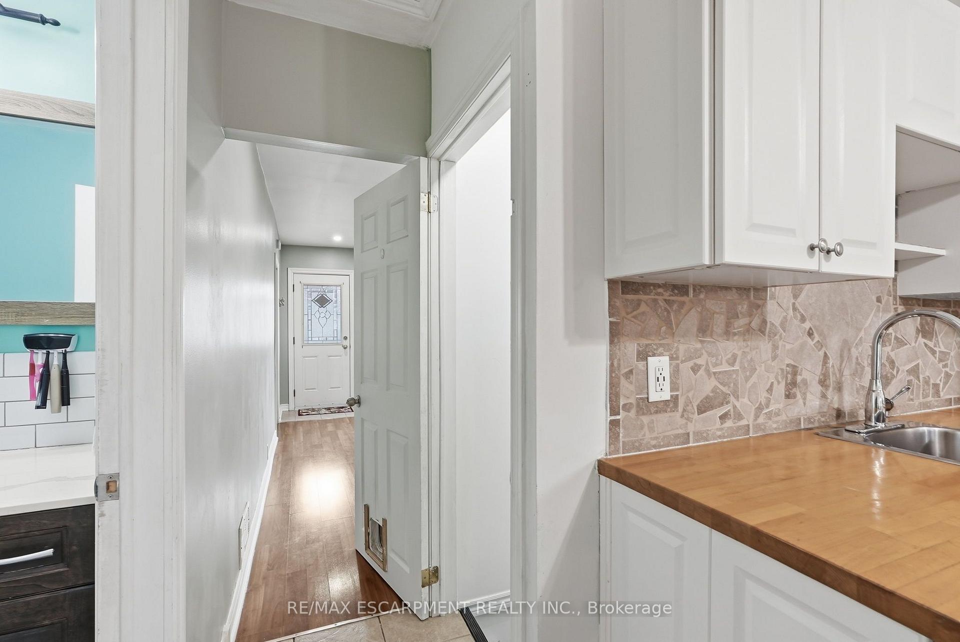 Photo 16 of 127 Park Row N, Hamilton, Crown Point — HOMEH