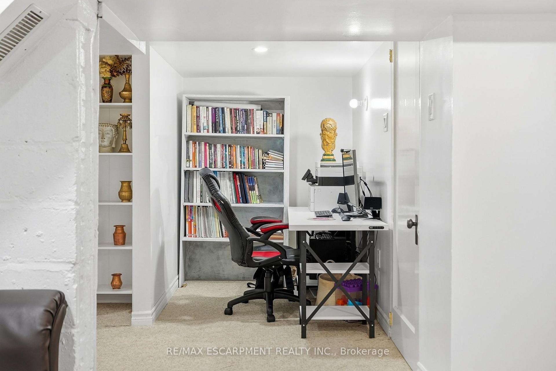 Photo 19 of 127 Park Row N, Hamilton, Crown Point — HOMEH