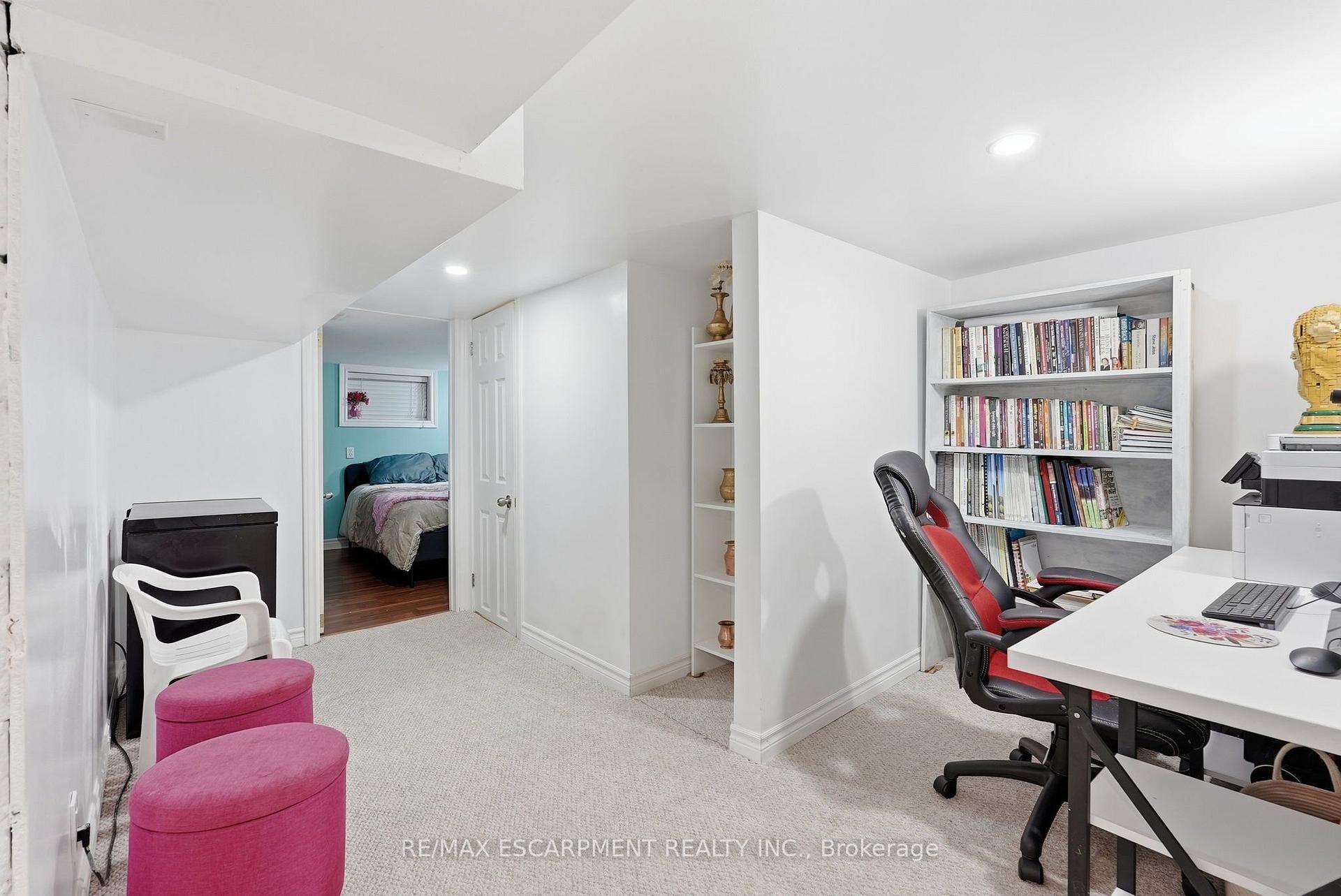 Photo 20 of 127 Park Row N, Hamilton, Crown Point — HOMEH