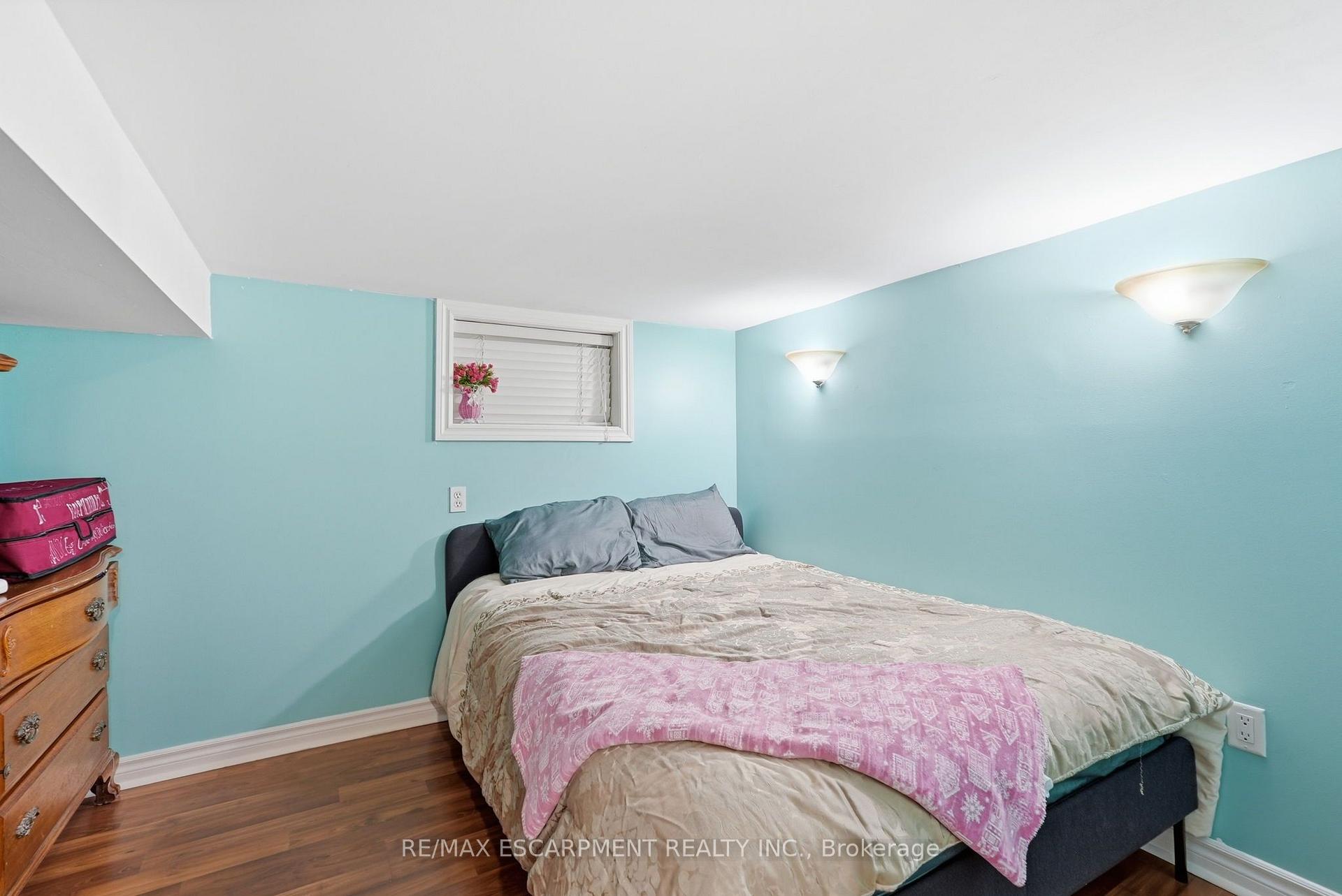 Photo 21 of 127 Park Row N, Hamilton, Crown Point — HOMEH