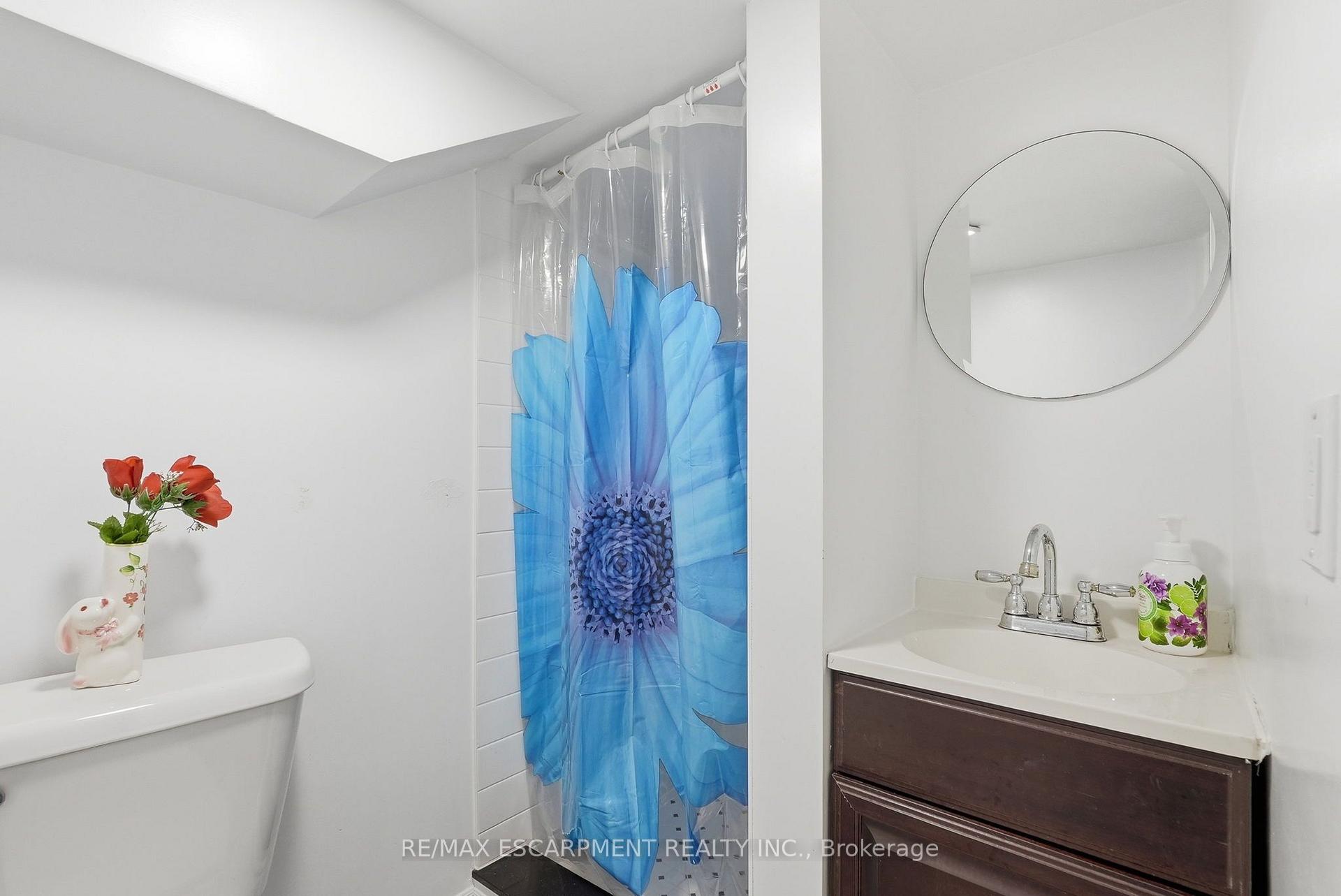 Photo 22 of 127 Park Row N, Hamilton, Crown Point — HOMEH