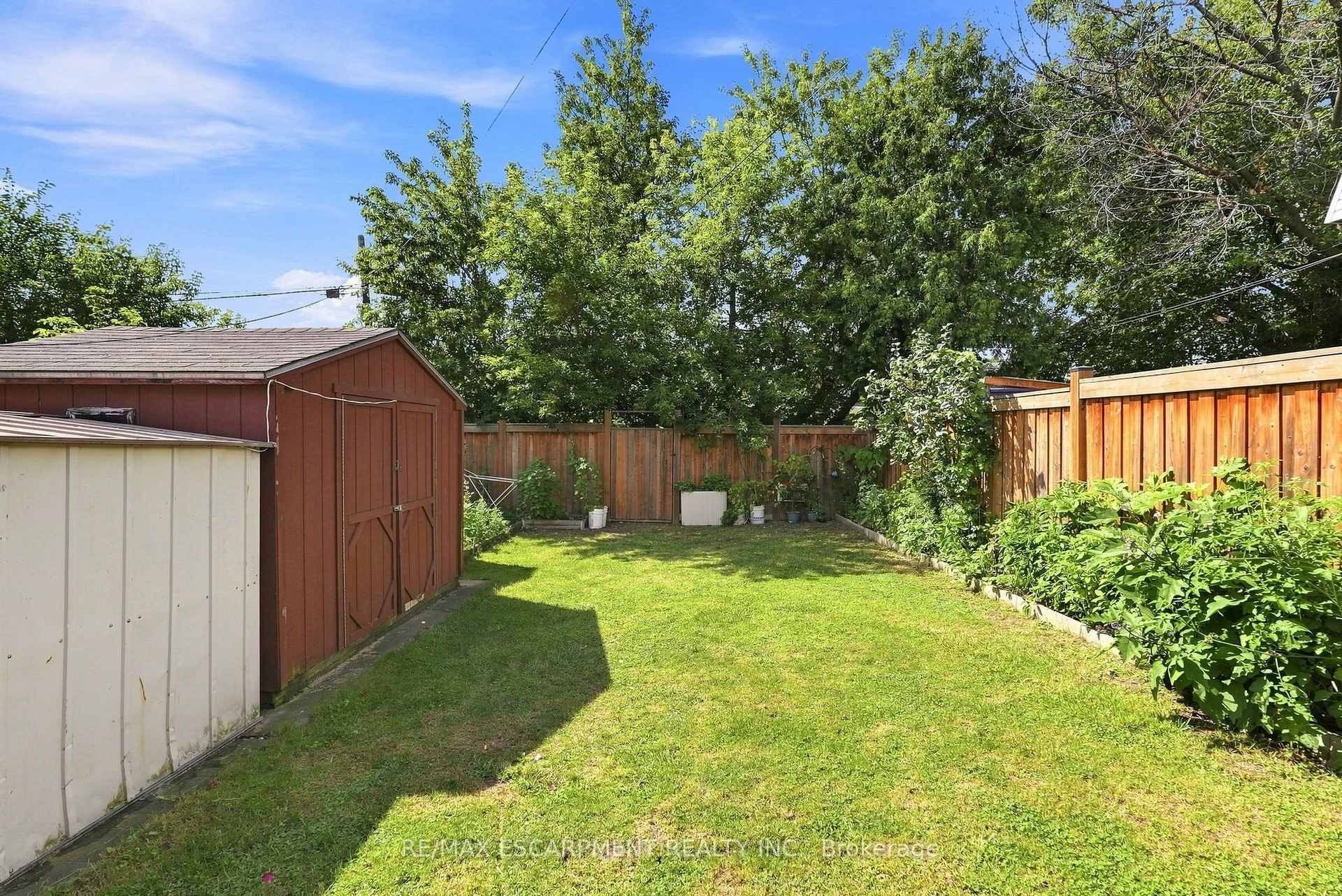 Photo 28 of 127 Park Row N, Hamilton, Crown Point — HOMEH