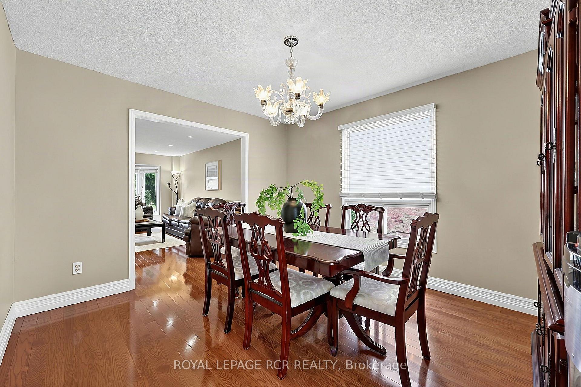 Photo 8 of 18 Mccabe Crescent, Caledon, Bolton North — HOMEH