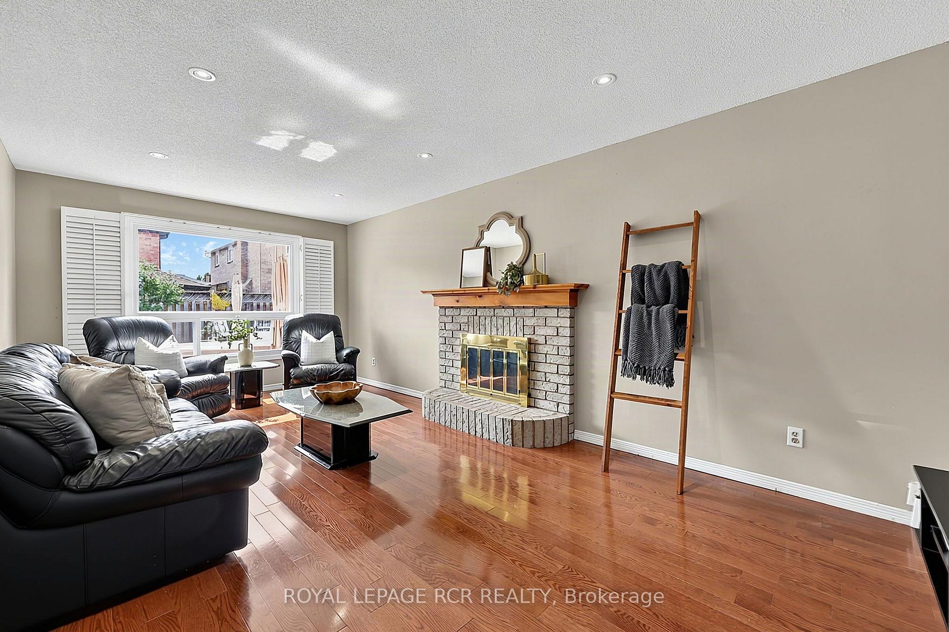 Photo 9 of 18 Mccabe Crescent, Caledon, Bolton North — HOMEH