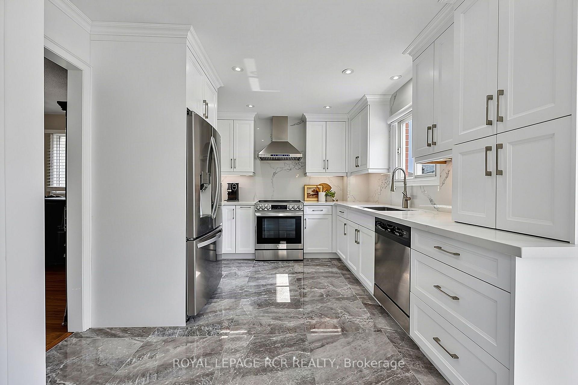 Photo 11 of 18 Mccabe Crescent, Caledon, Bolton North — HOMEH