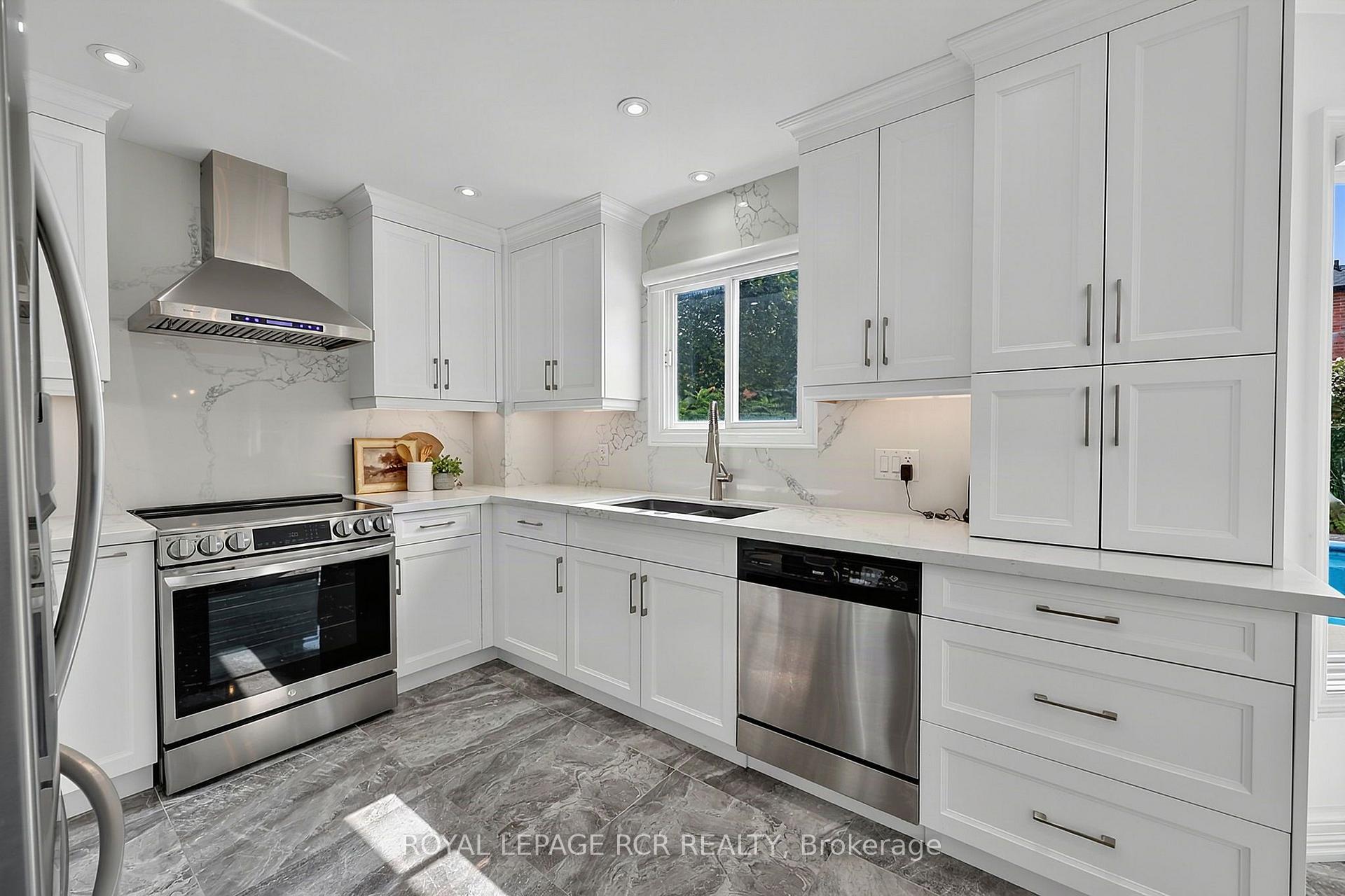 Photo 12 of 18 Mccabe Crescent, Caledon, Bolton North — HOMEH