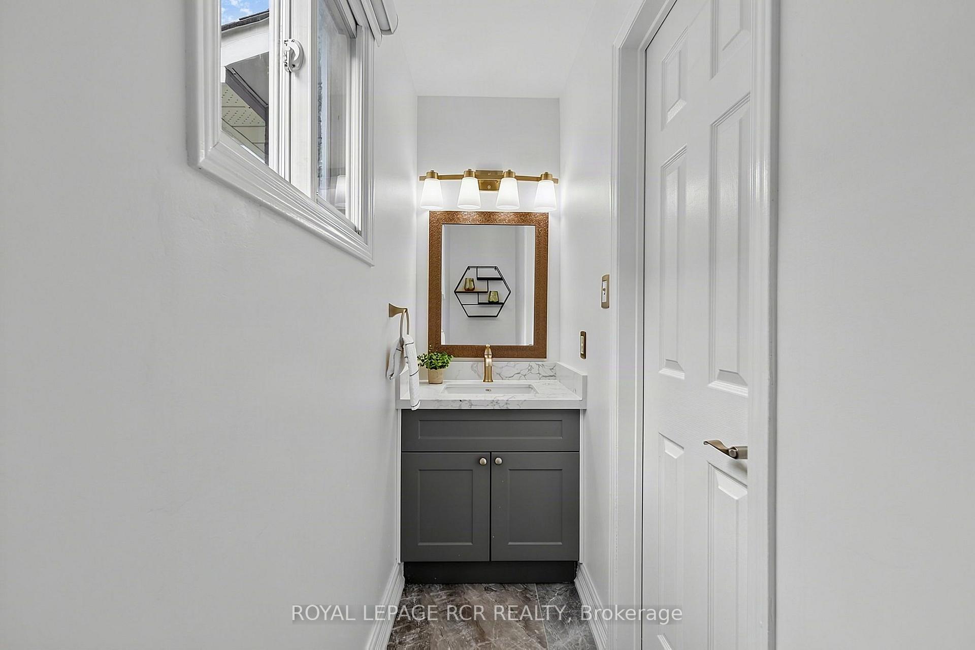 Photo 16 of 18 Mccabe Crescent, Caledon, Bolton North — HOMEH