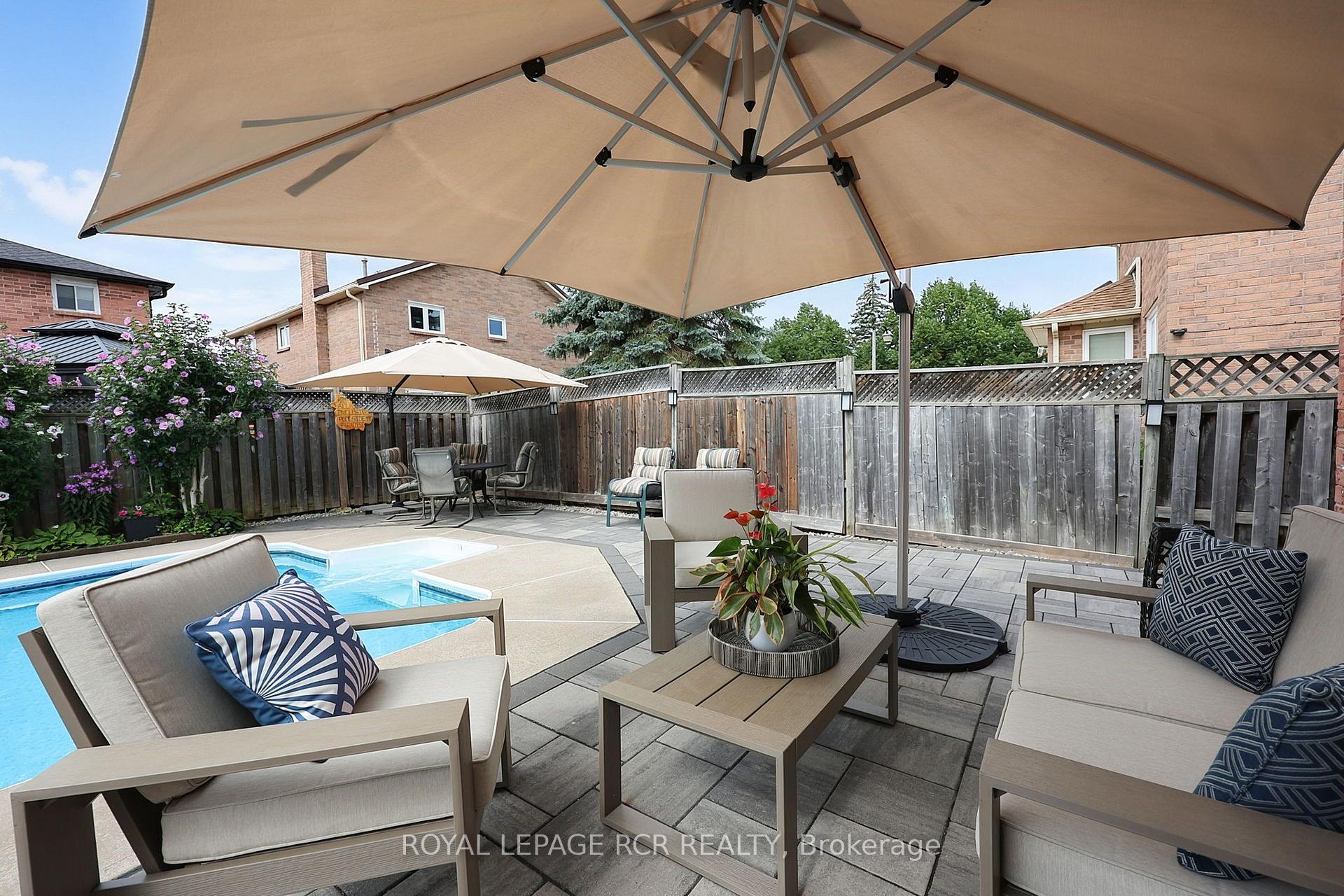 Photo 32 of 18 Mccabe Crescent, Caledon, Bolton North — HOMEH