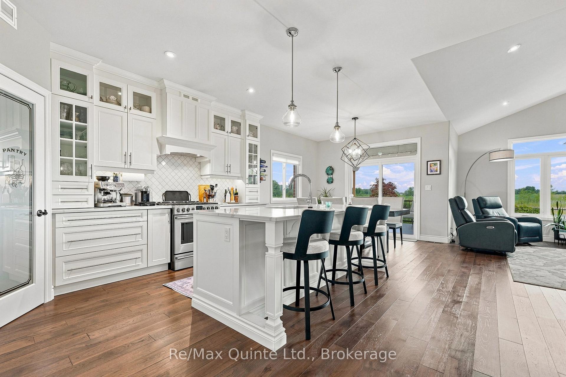 Photo 10 of 40 Farmington Crescent, Belleville, Belleville Ward — HOMEH