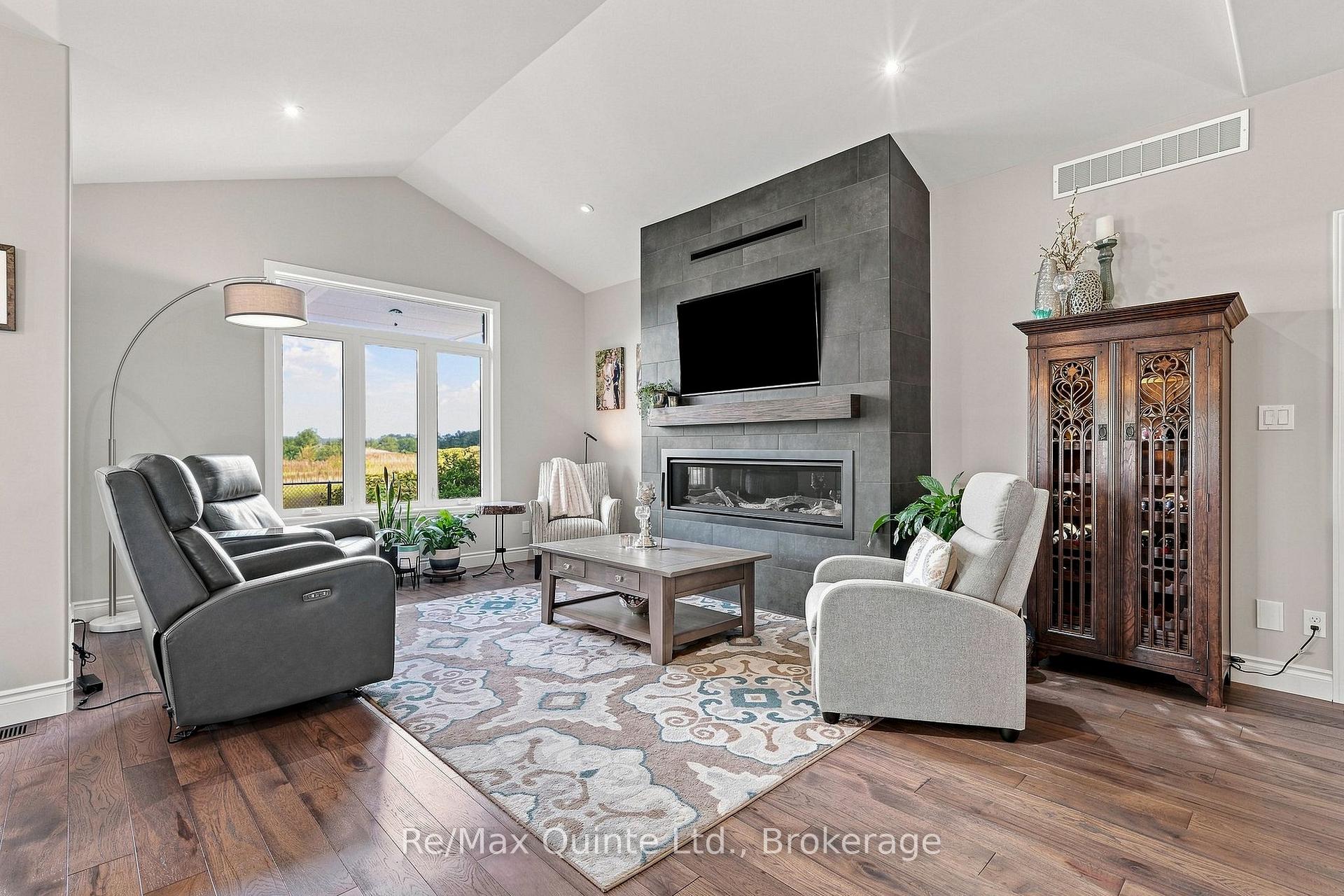 Photo 18 of 40 Farmington Crescent, Belleville, Belleville Ward — HOMEH