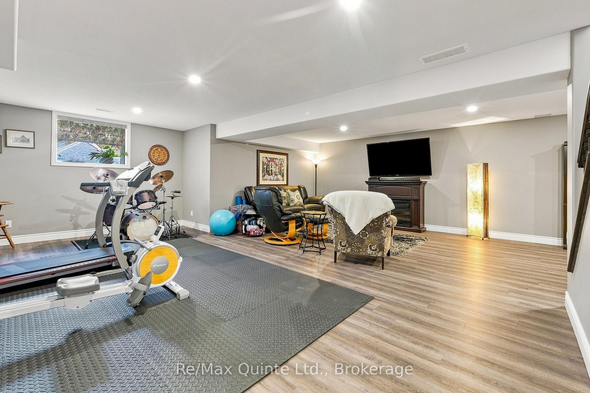 Photo 33 of 40 Farmington Crescent, Belleville, Belleville Ward — HOMEH