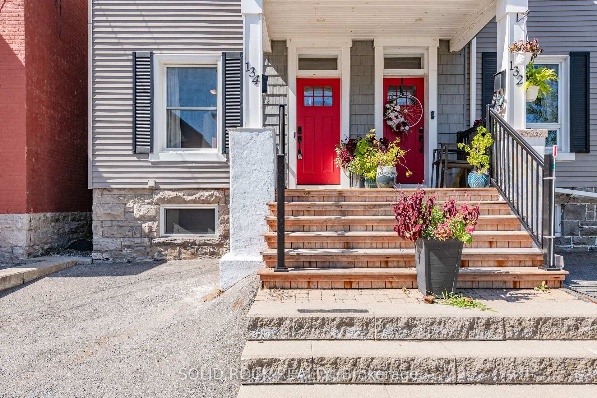 Photo 3 of 134 Concord Street S, Ottawa, Ottawa East — HOMEH