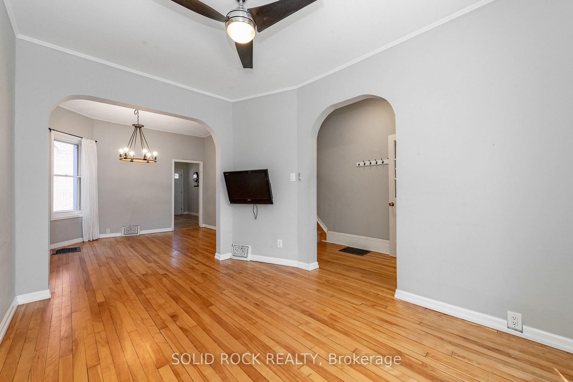 Photo 8 of 134 Concord Street S, Ottawa, Ottawa East — HOMEH