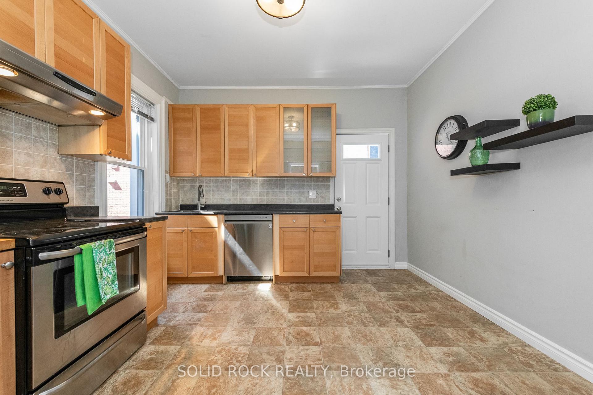 Photo 17 of 134 Concord Street S, Ottawa, Ottawa East — HOMEH