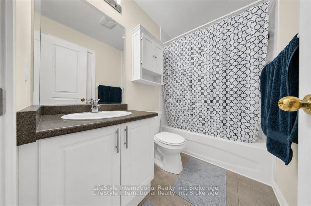Photo 11 of Unit 87, 88 Decorso Drive, Guelph, Kortright East — HOMEH