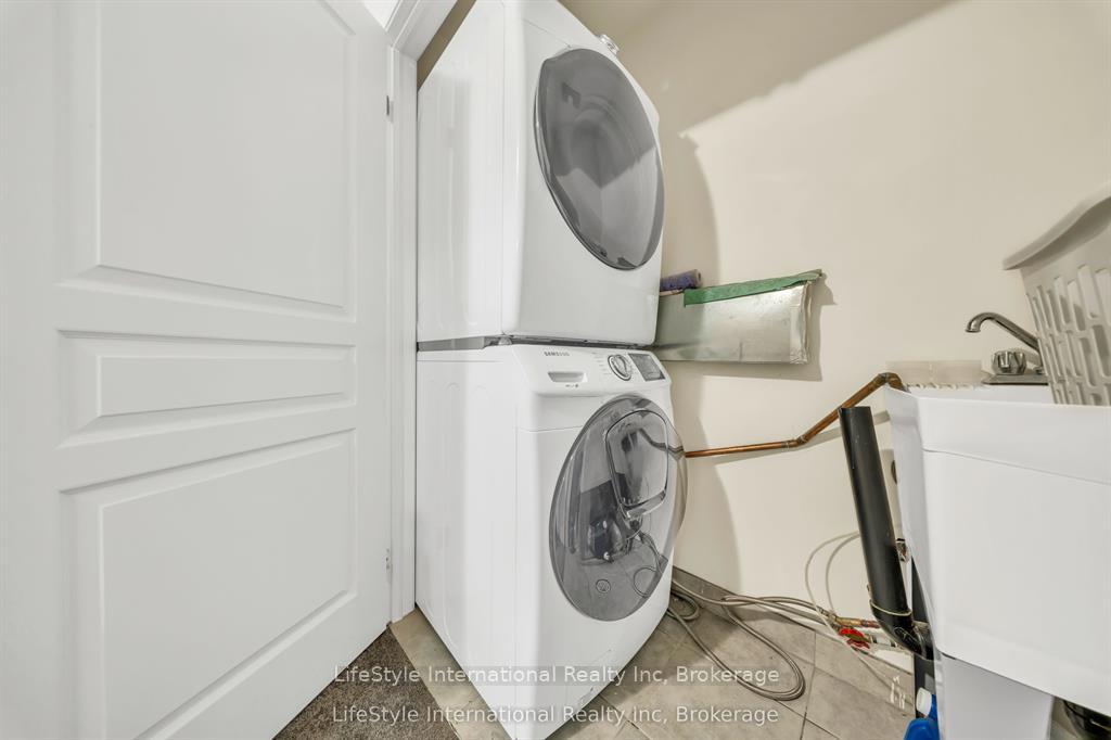 Photo 12 of Unit 87, 88 Decorso Drive, Guelph, Kortright East — HOMEH