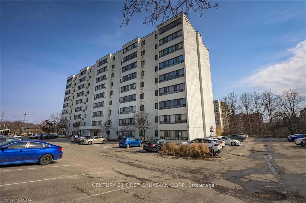 Photo of Unit 402, 135 Baseline Road W