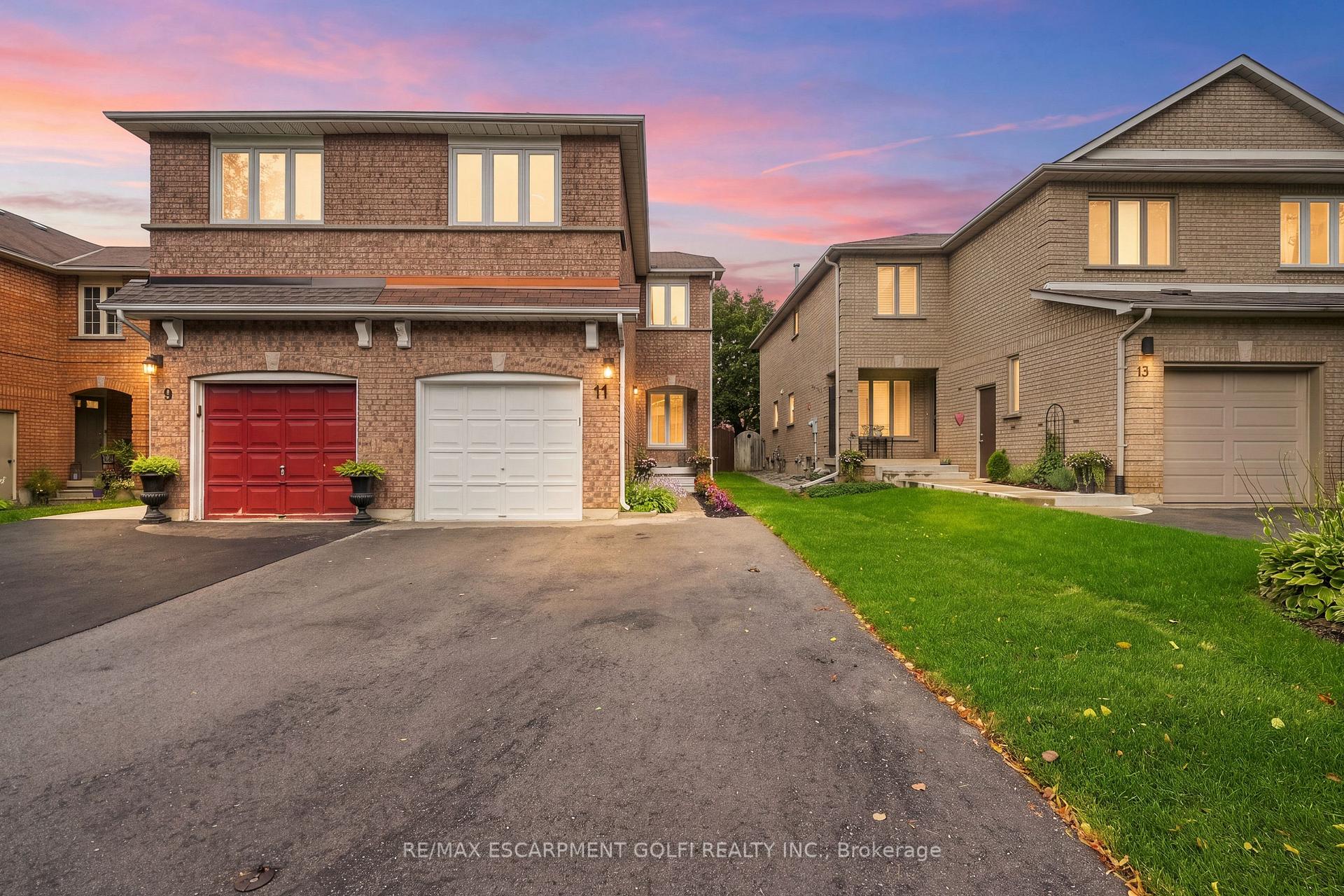 Photo 1 of 11 Wakefield Lane, Hamilton, Waterdown — HOMEH