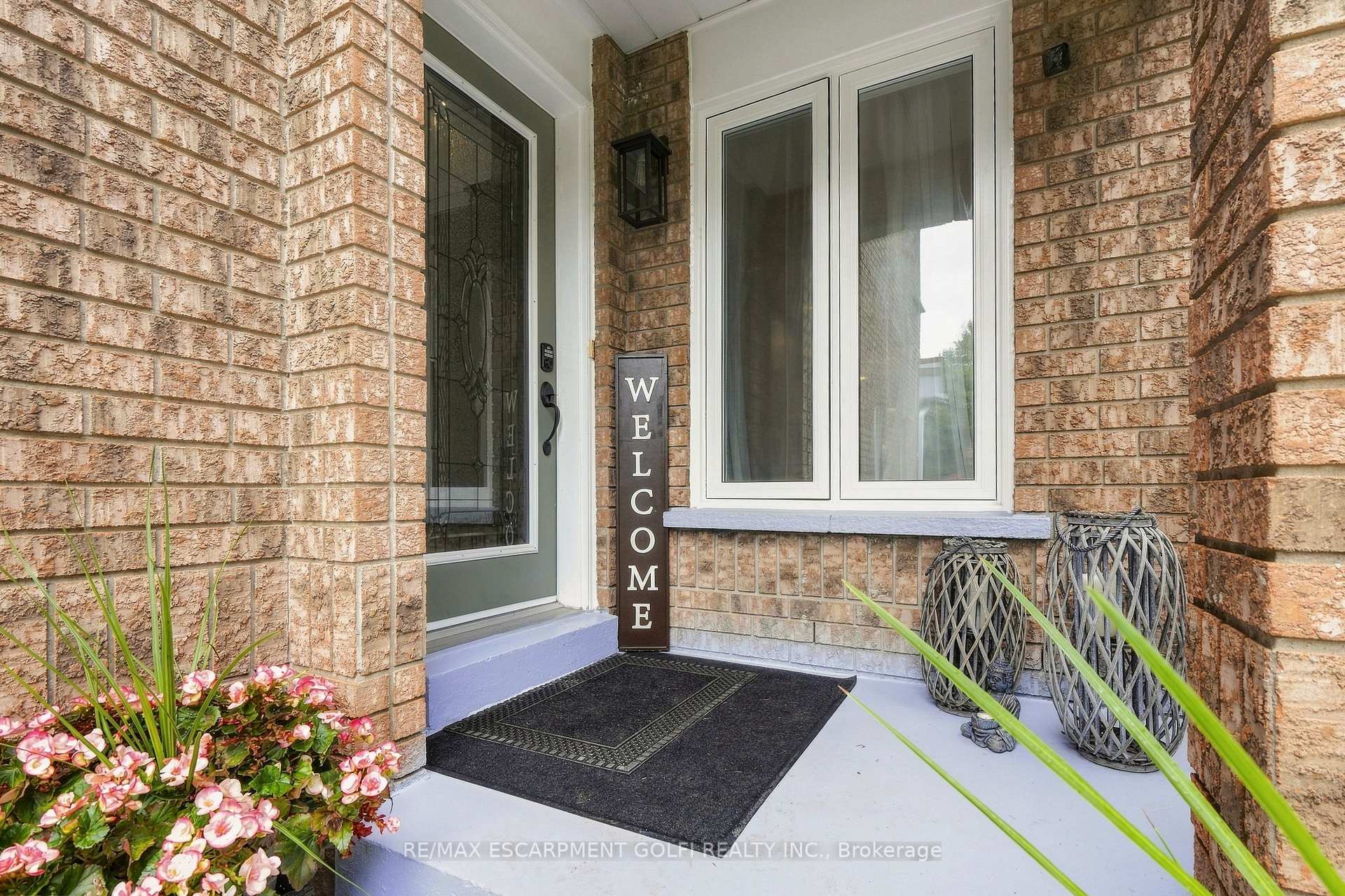 Photo 3 of 11 Wakefield Lane, Hamilton, Waterdown — HOMEH