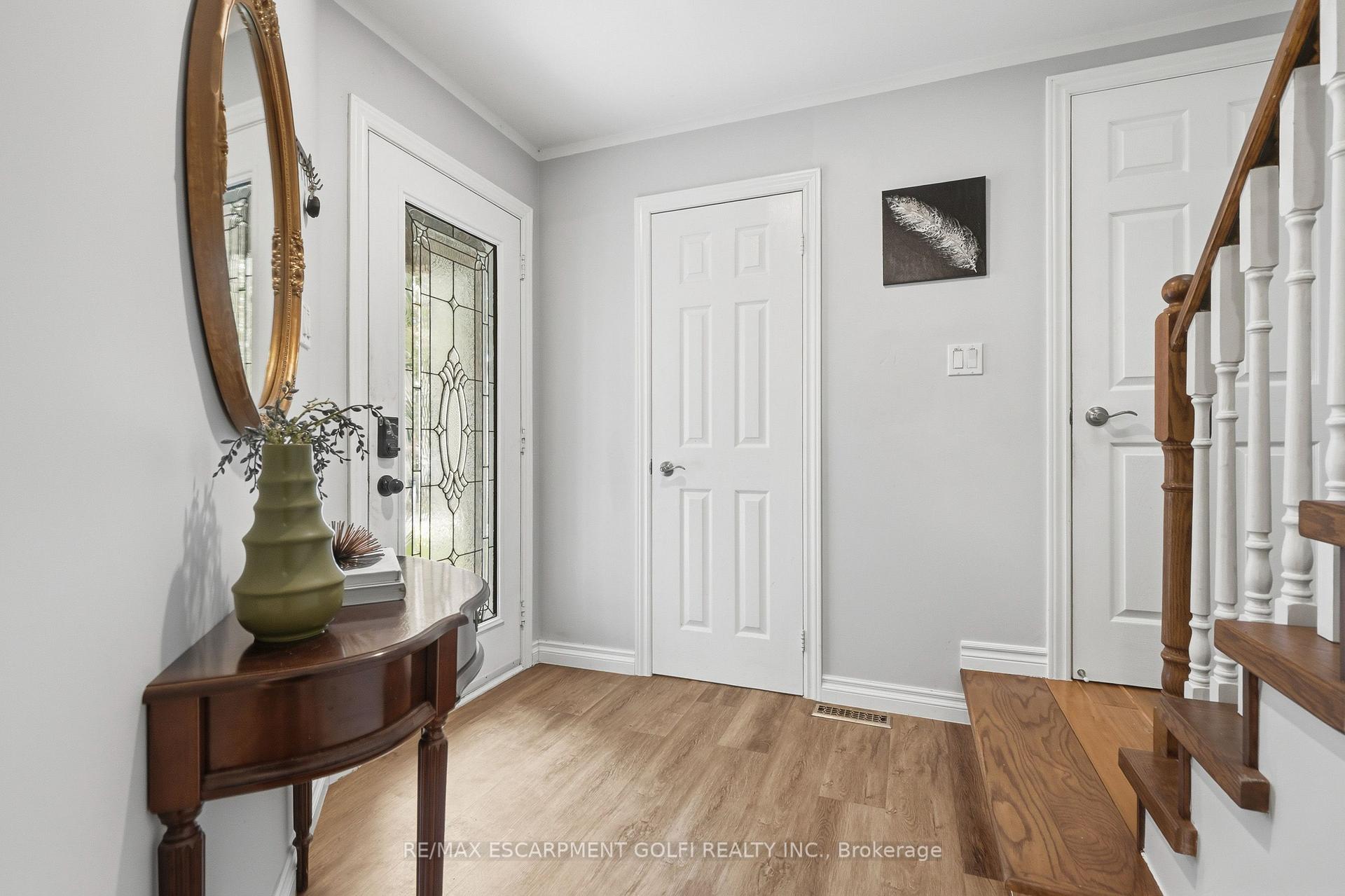 Photo 4 of 11 Wakefield Lane, Hamilton, Waterdown — HOMEH