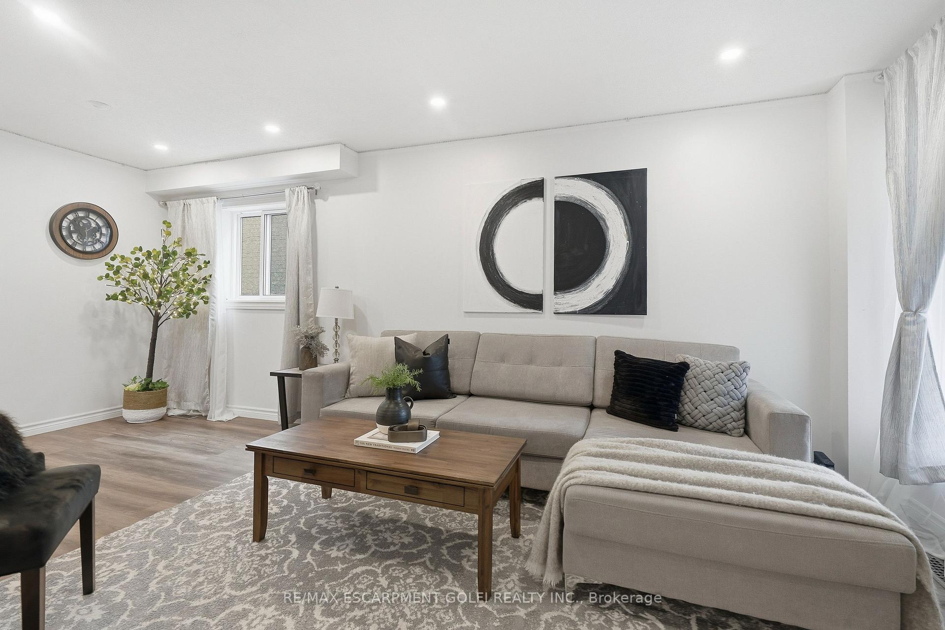 Photo 6 of 11 Wakefield Lane, Hamilton, Waterdown — HOMEH