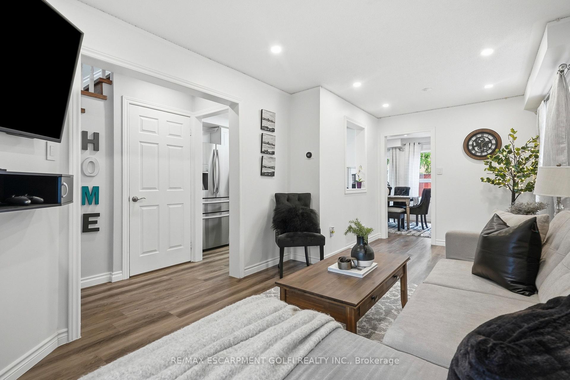 Photo 7 of 11 Wakefield Lane, Hamilton, Waterdown — HOMEH