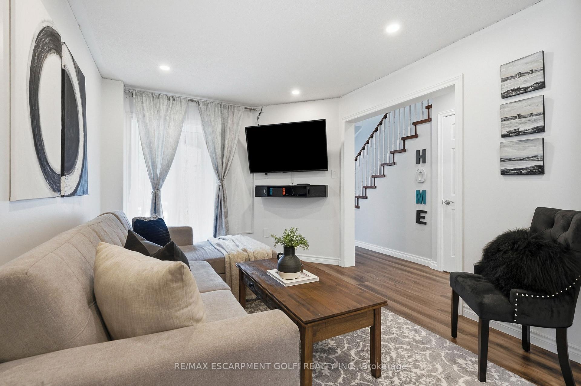 Photo 8 of 11 Wakefield Lane, Hamilton, Waterdown — HOMEH
