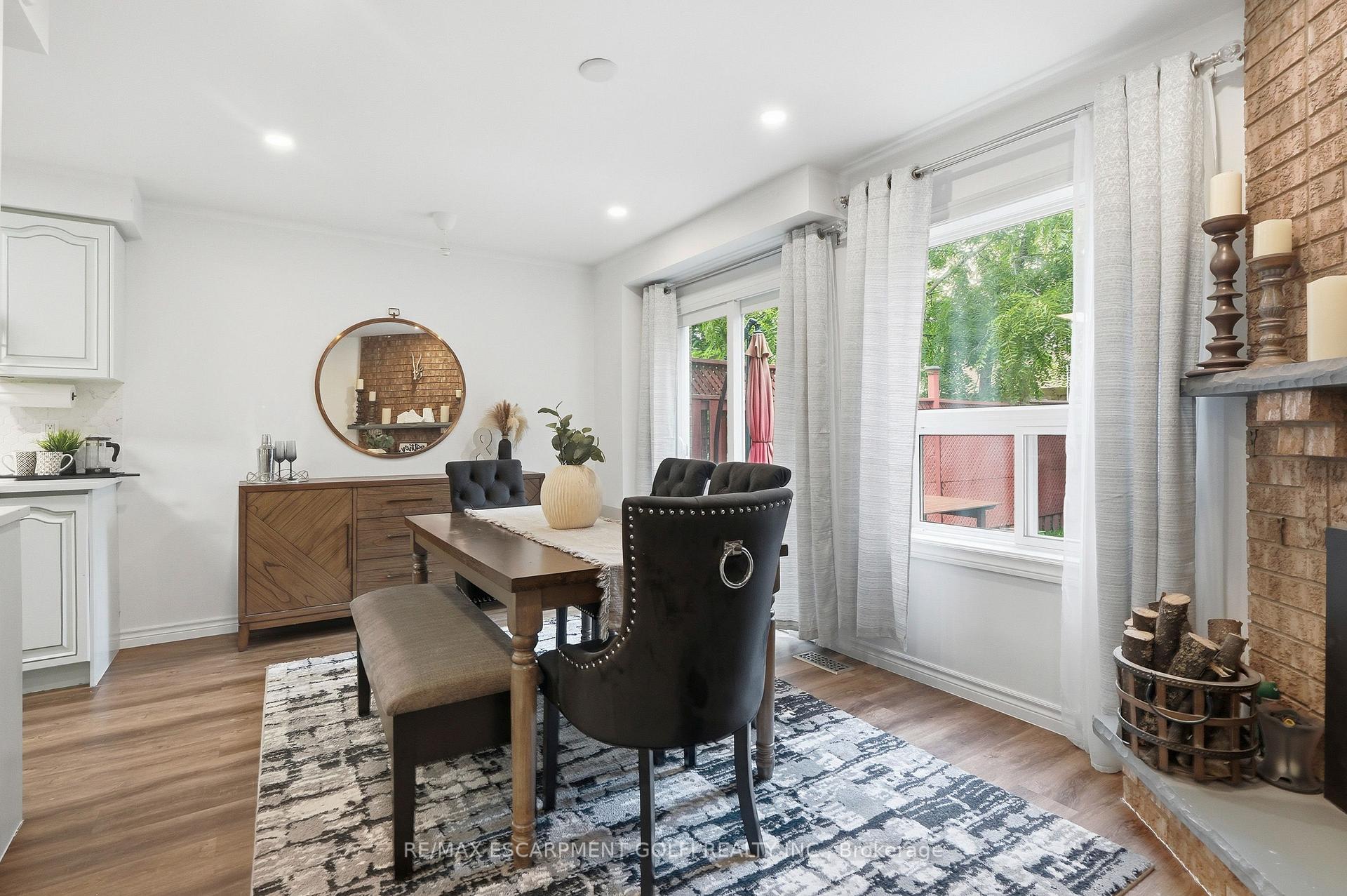 Photo 9 of 11 Wakefield Lane, Hamilton, Waterdown — HOMEH