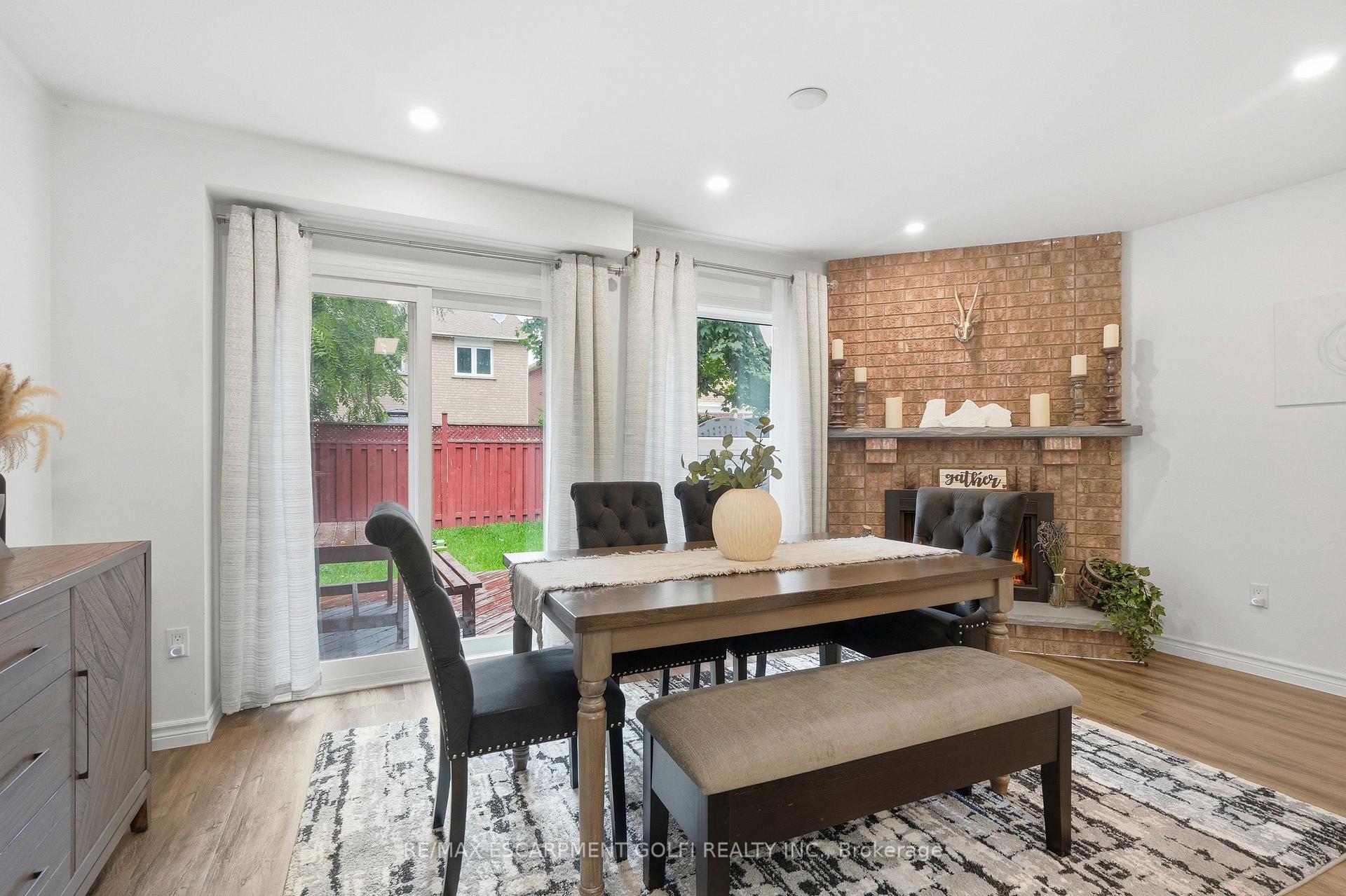 Photo 10 of 11 Wakefield Lane, Hamilton, Waterdown — HOMEH