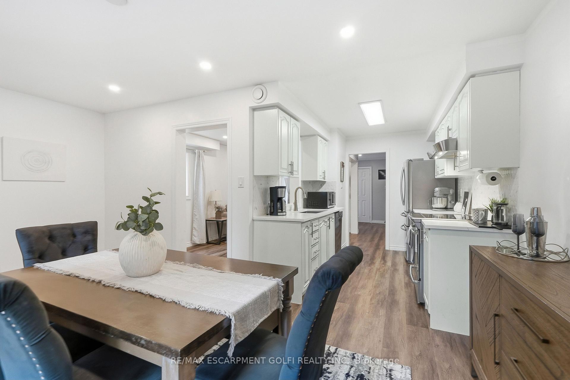Photo 11 of 11 Wakefield Lane, Hamilton, Waterdown — HOMEH