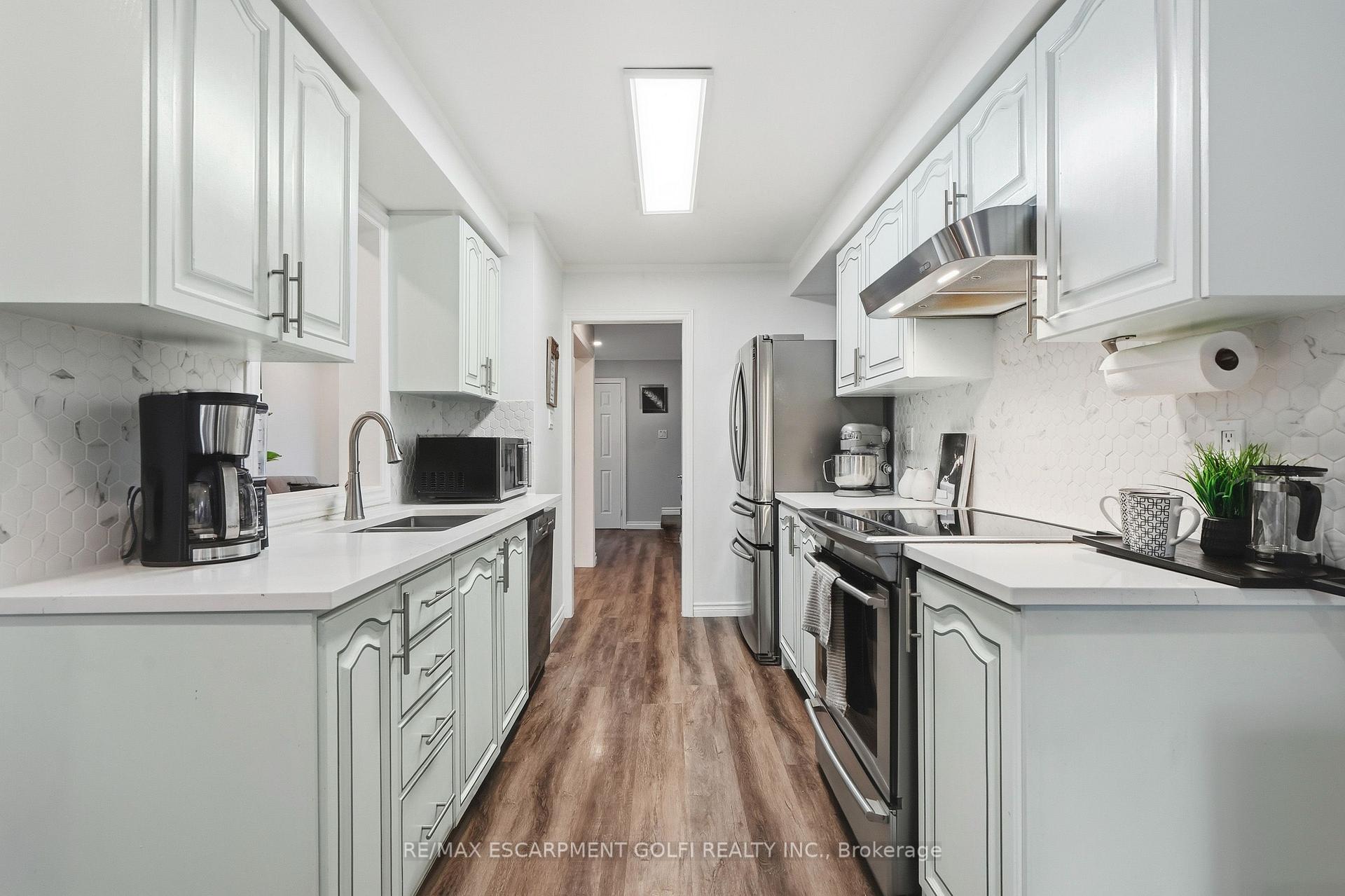 Photo 12 of 11 Wakefield Lane, Hamilton, Waterdown — HOMEH