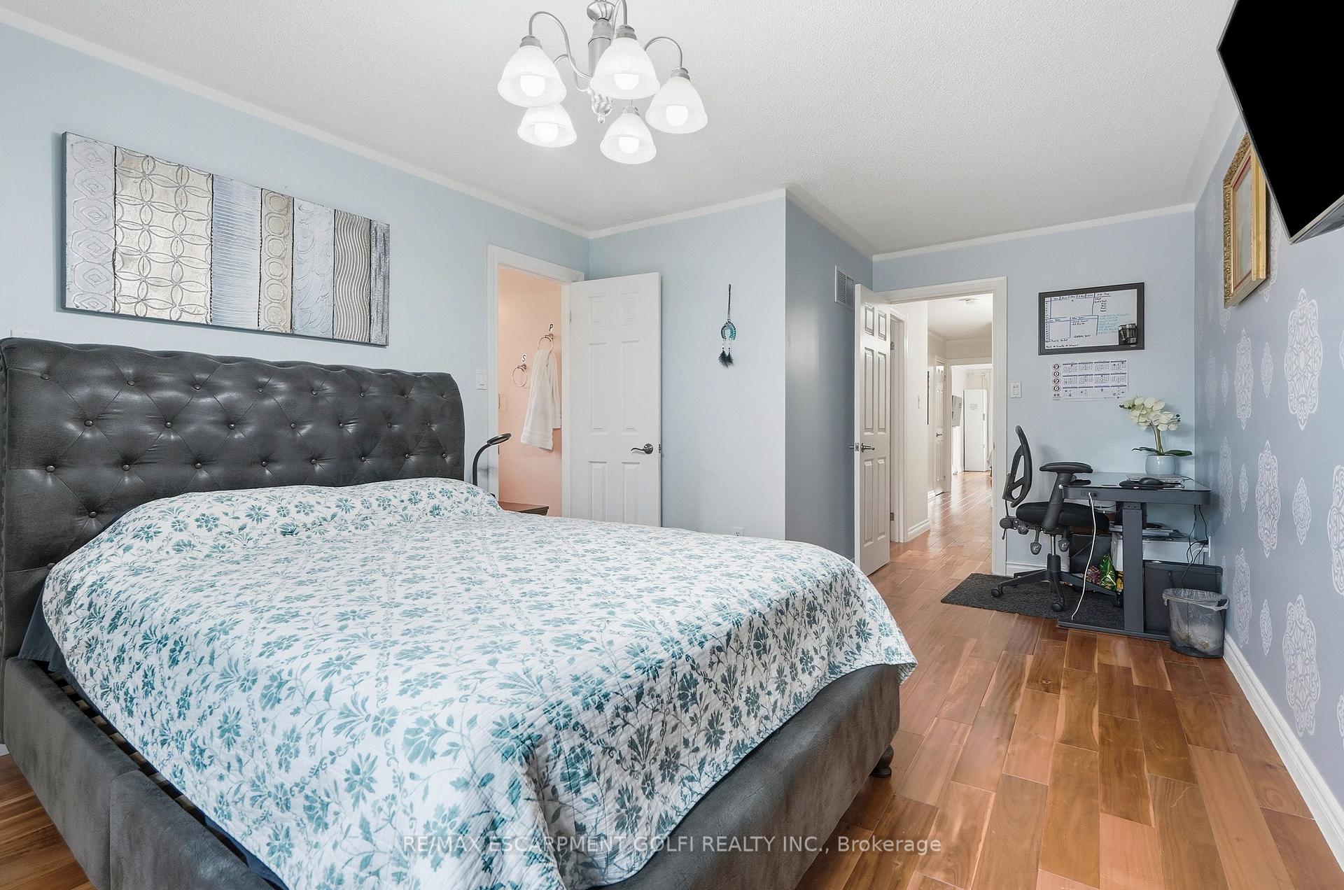 Photo 16 of 11 Wakefield Lane, Hamilton, Waterdown — HOMEH