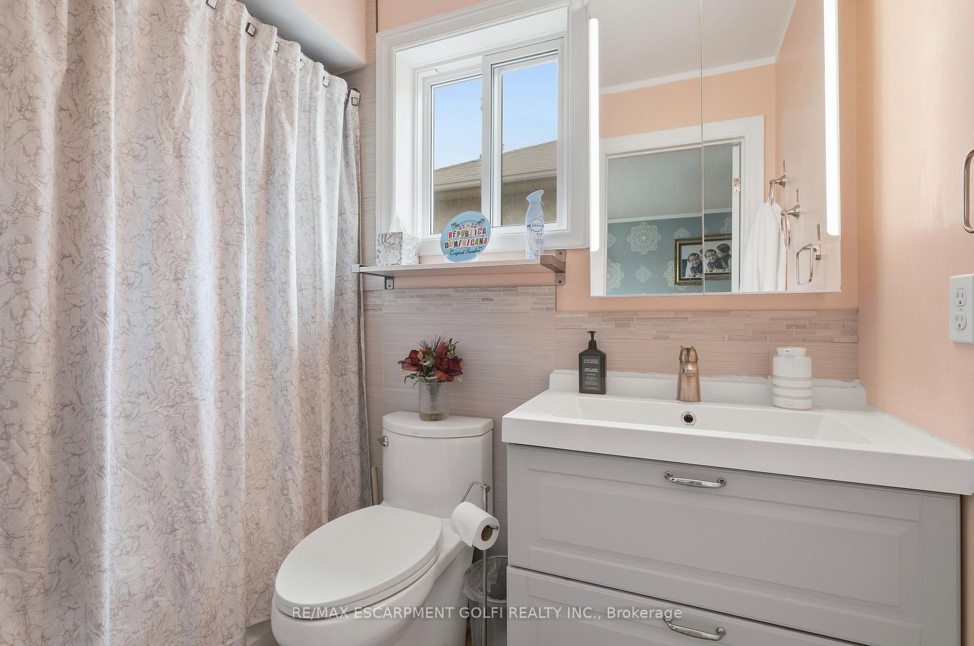 Photo 17 of 11 Wakefield Lane, Hamilton, Waterdown — HOMEH