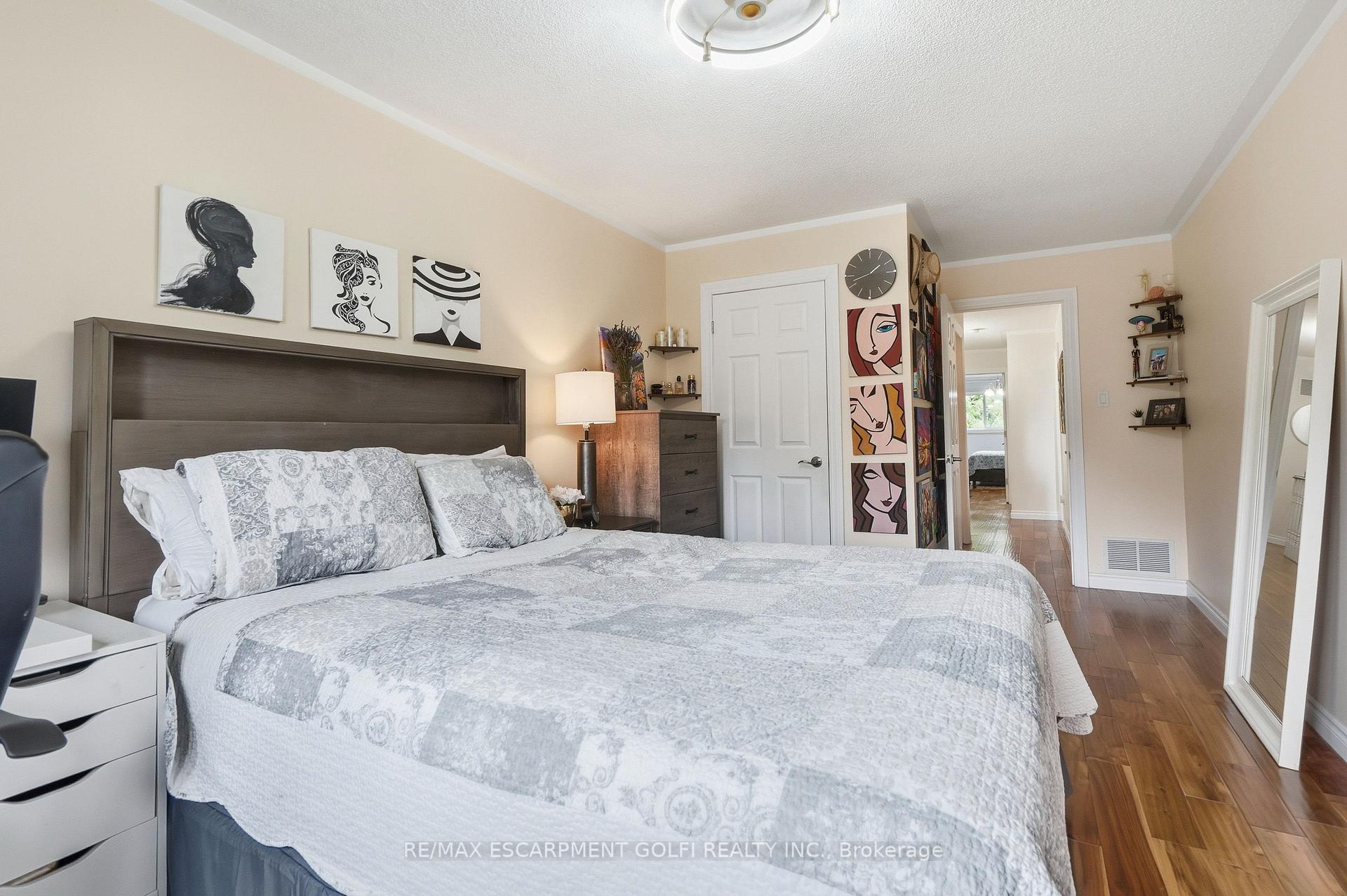 Photo 19 of 11 Wakefield Lane, Hamilton, Waterdown — HOMEH